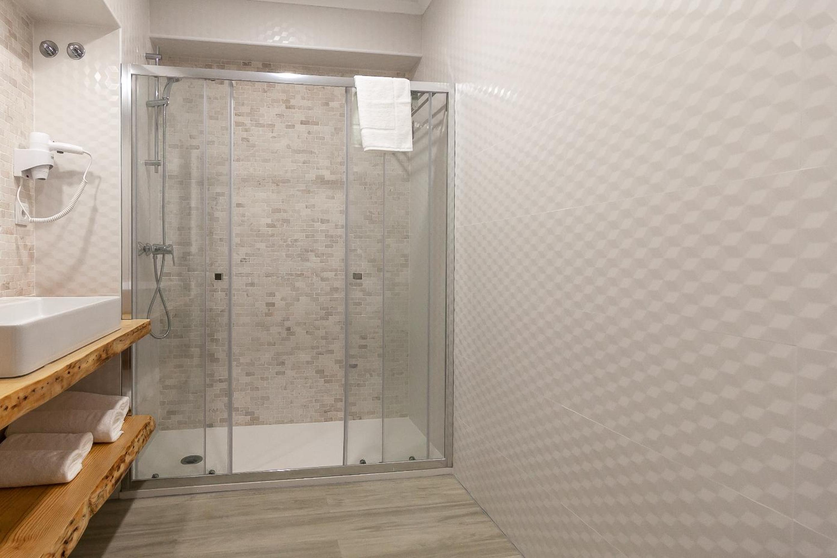 One-Bedroom Suite - Photo 6
