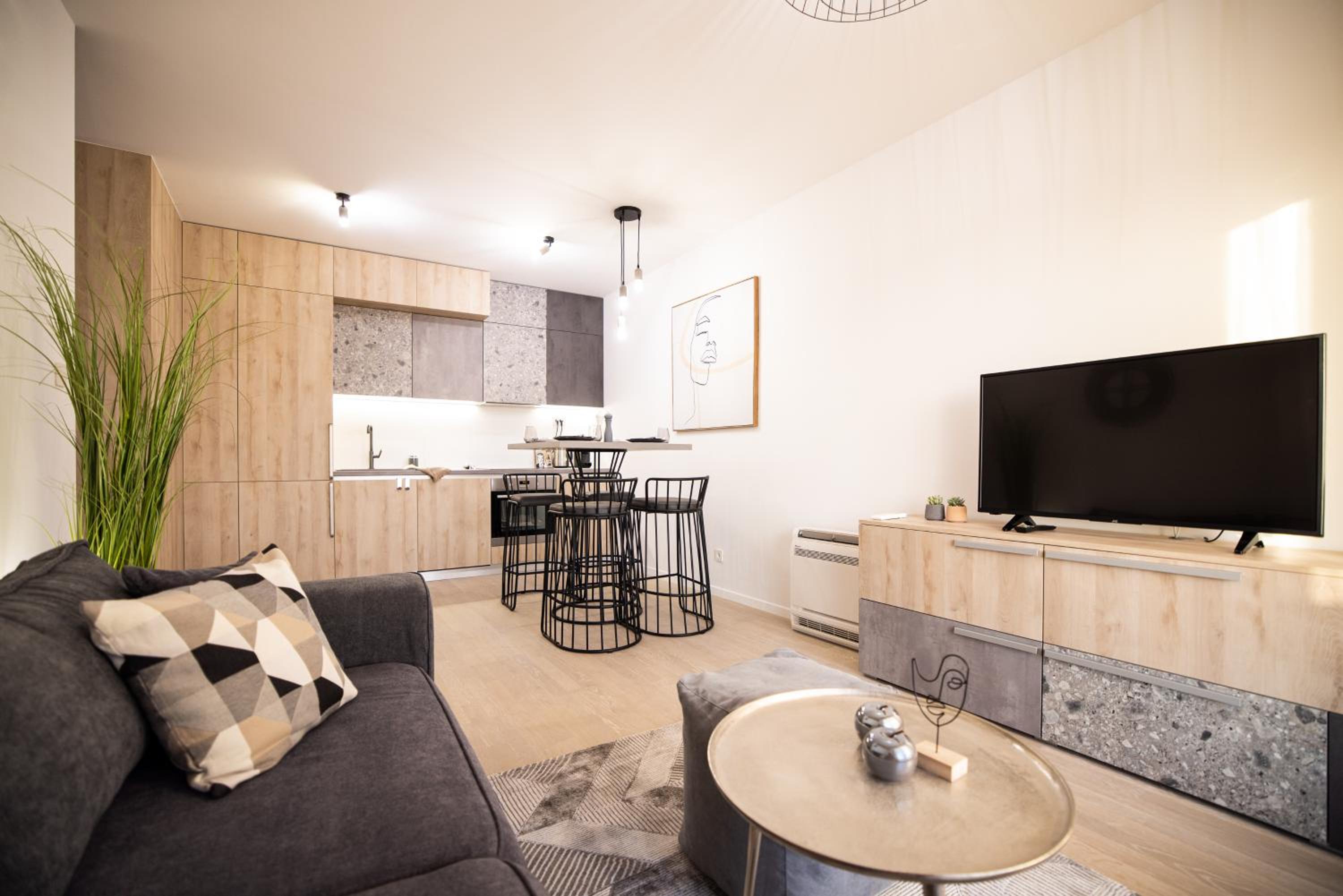 One-Bedroom Apartment with Terrance and Sea View photo 3