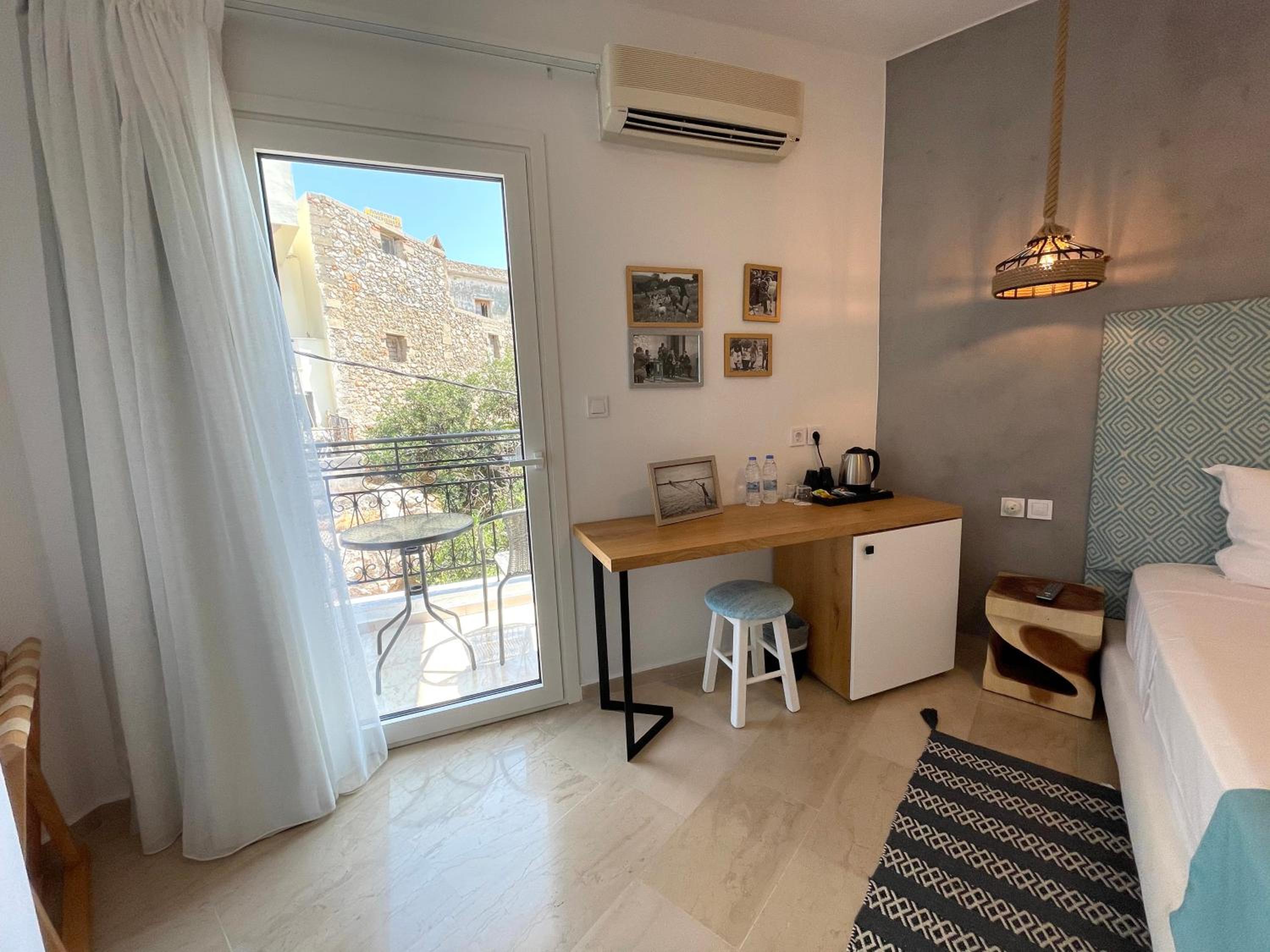 Double Room - Photo 7