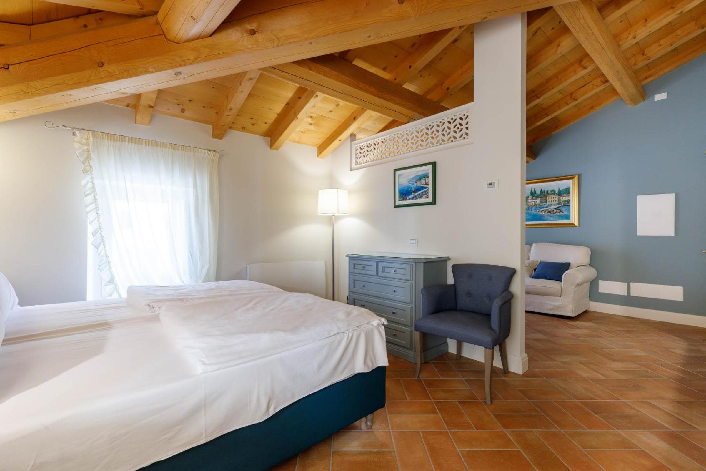 Suite - Photo 5