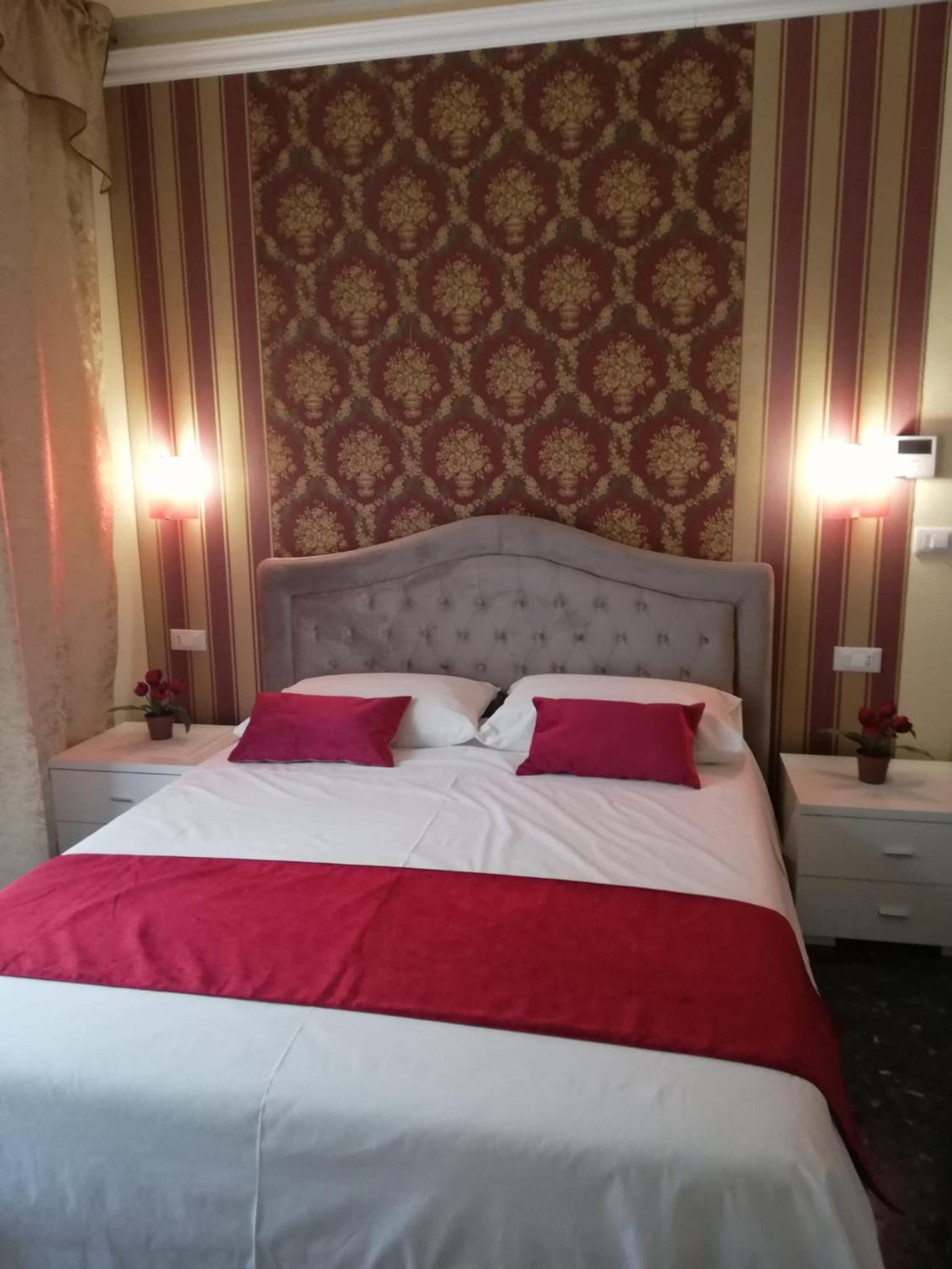Double Room with Private Bathroom - Photo 52