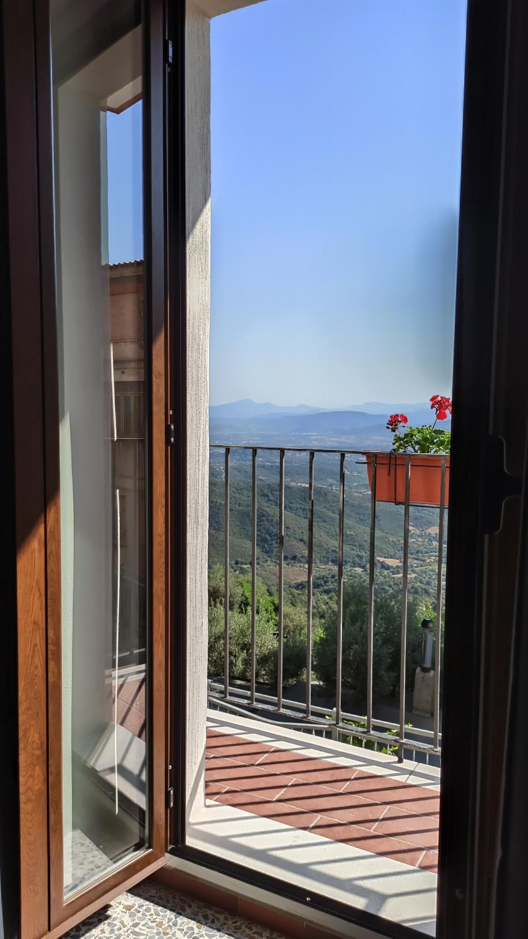 Double Room with Balcony - Photo 6