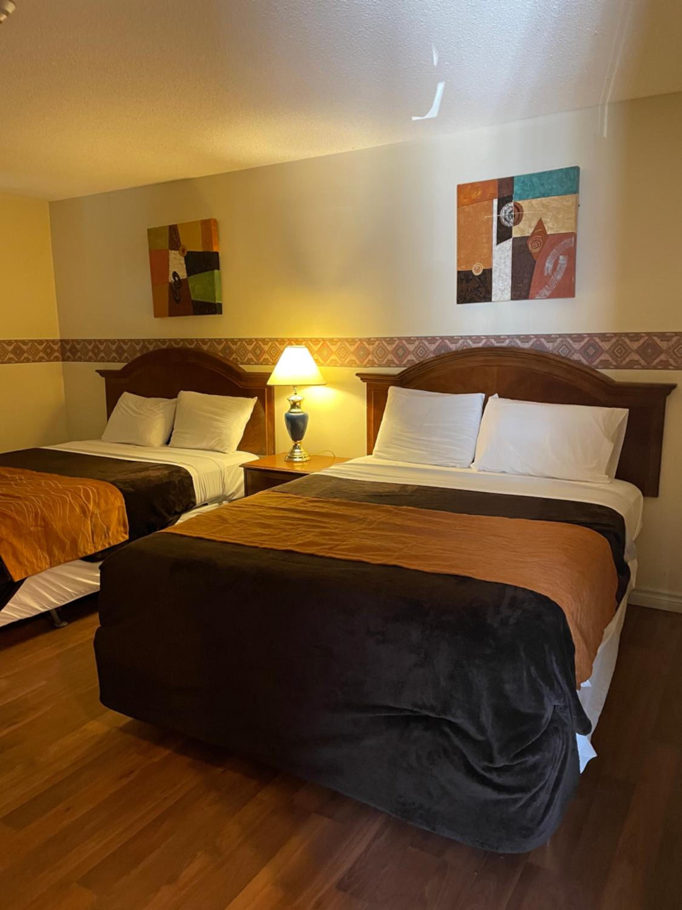Standard Queen Room with Two Queen Beds - Photo 12