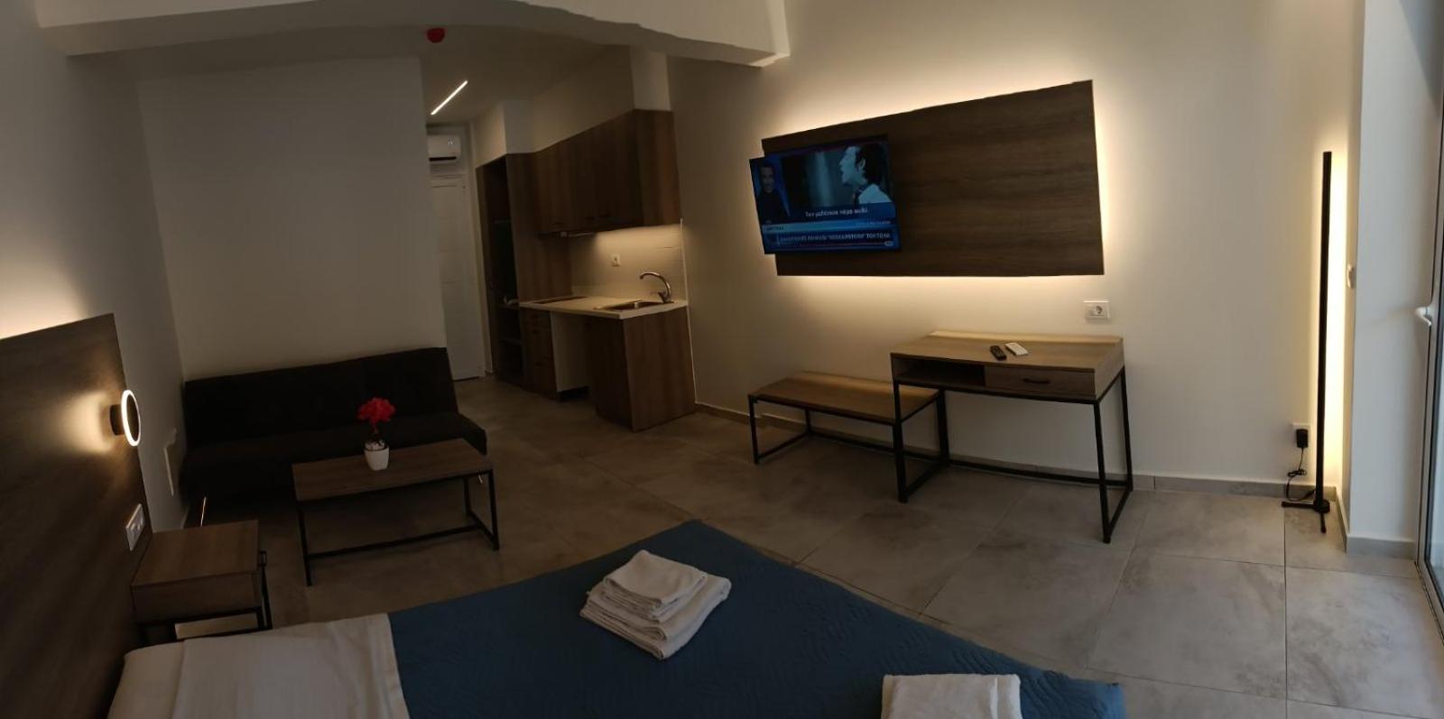 King Room with Pool View - Photo 13