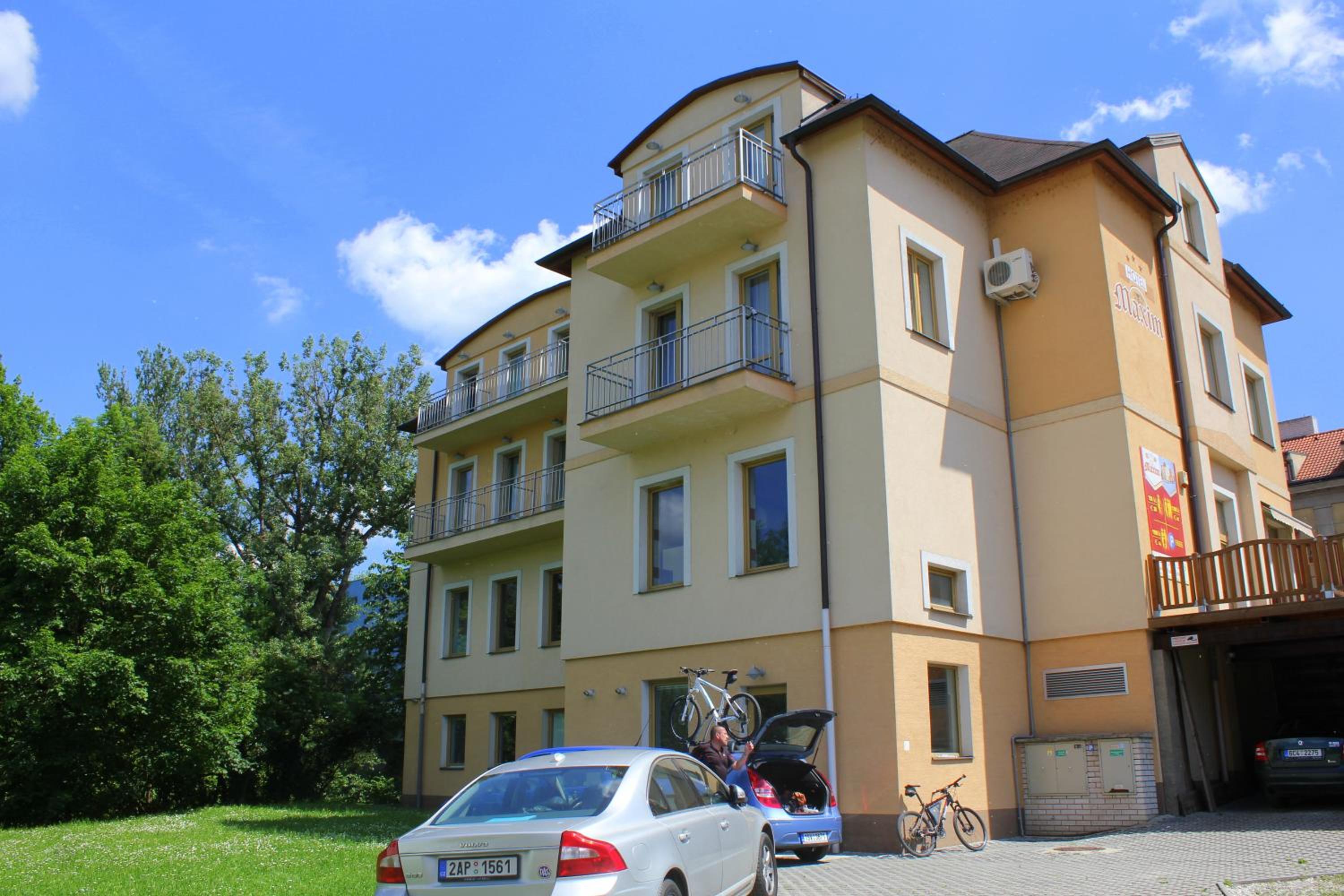 Double or Twin Room with Balcony - Photo 13