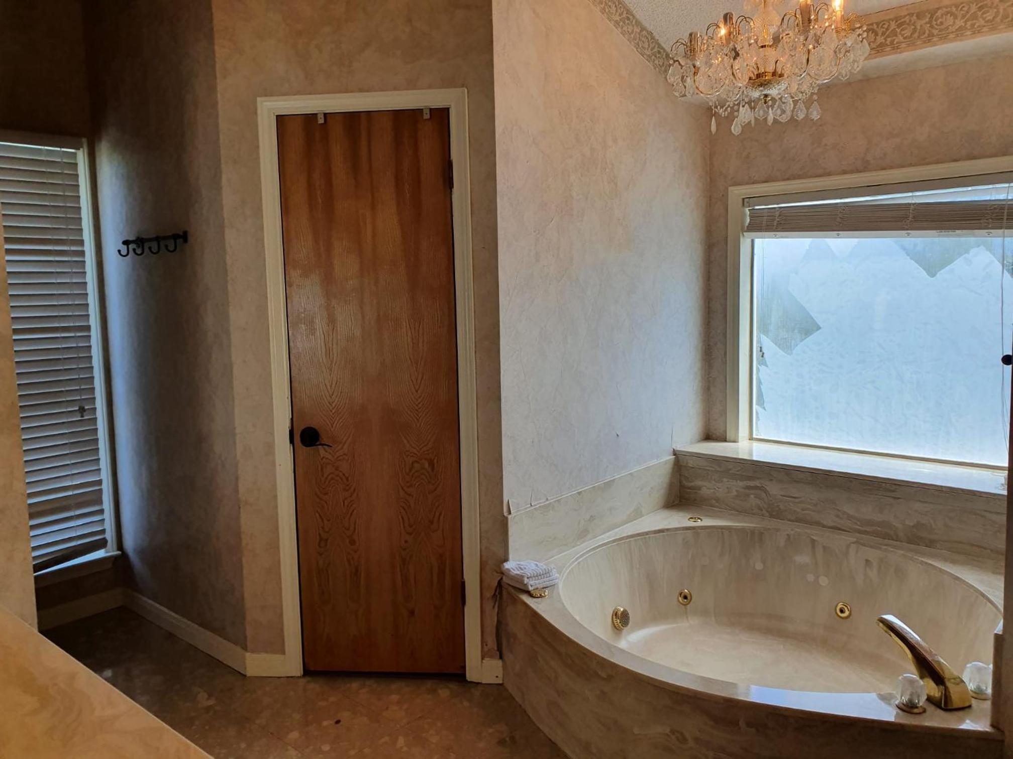 Family Suite with Balcony - Photo 2