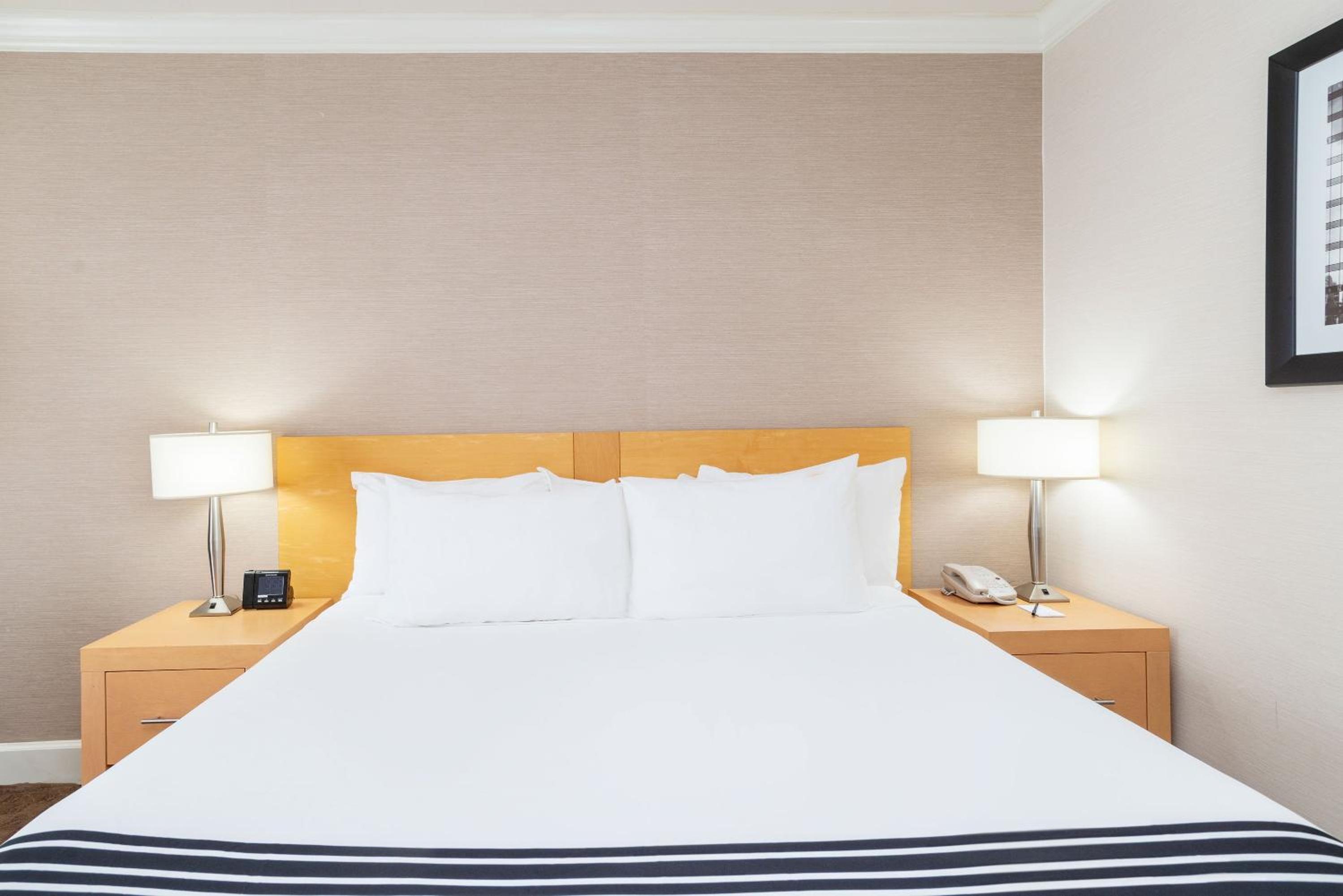 Standard Room, 1 King Bed, Provincial Wing - Photo 4