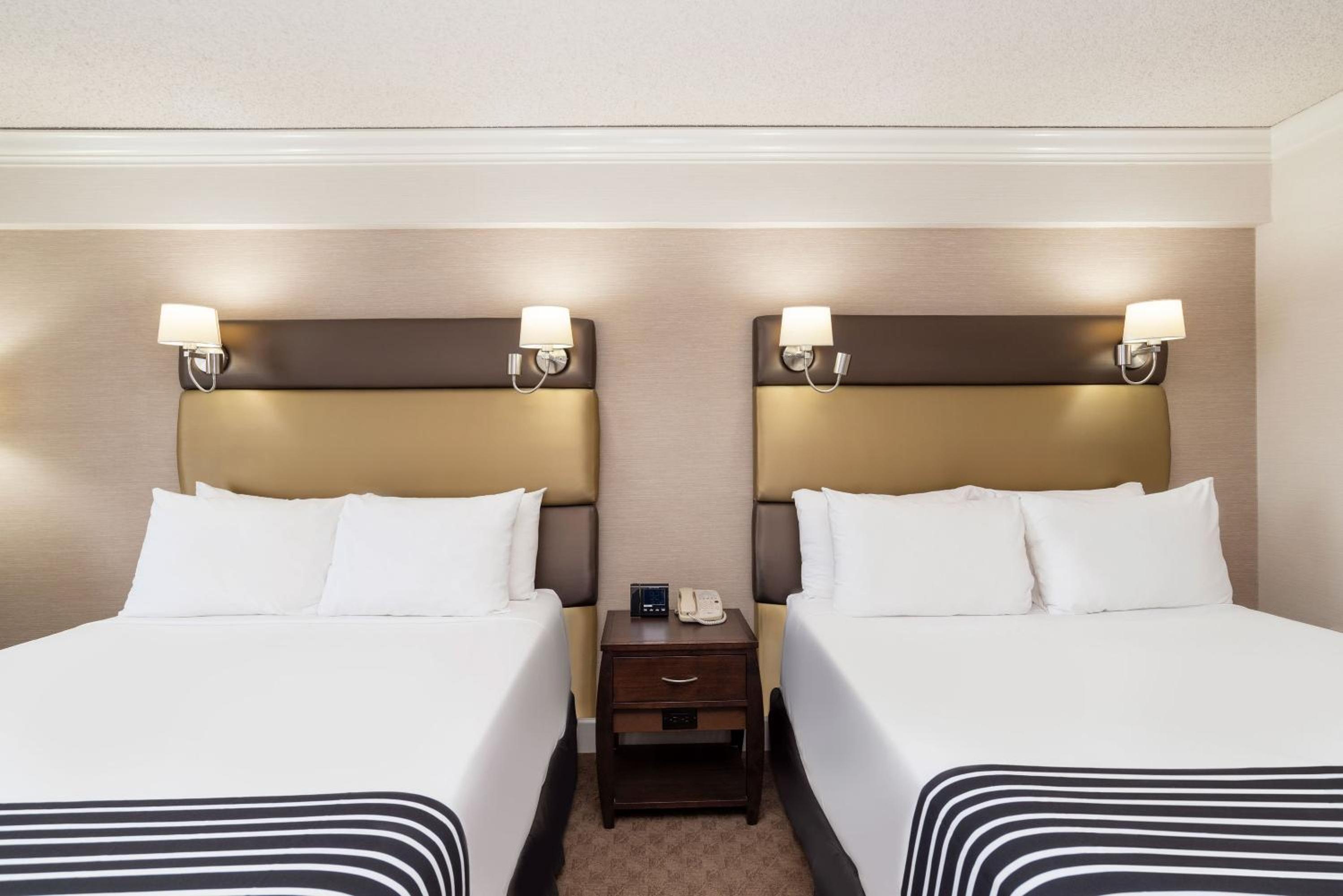 Standard Room, 2 Queen Beds, Columbia Tower - Photo 2