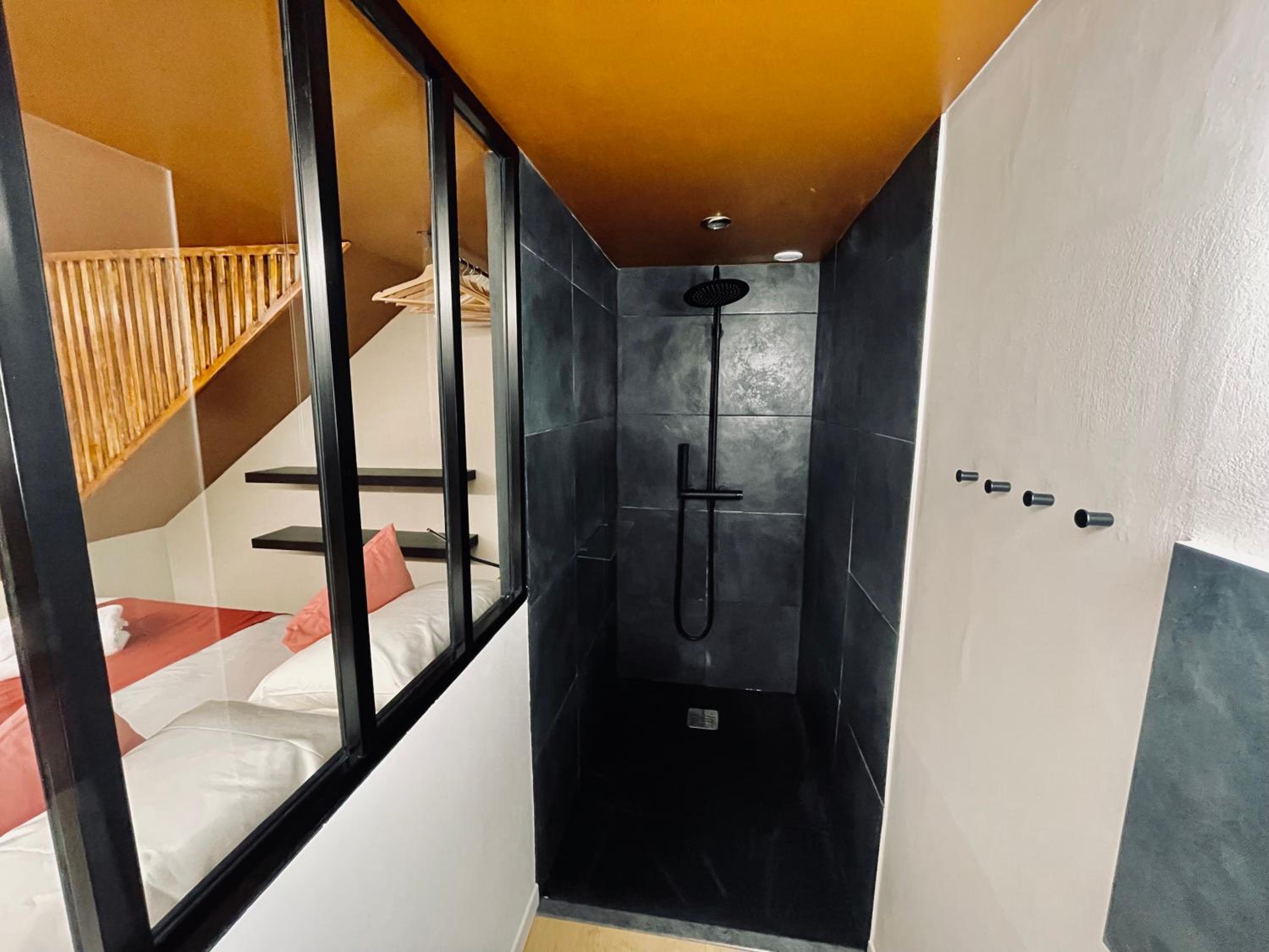 One-Bedroom Apartment - Photo 4
