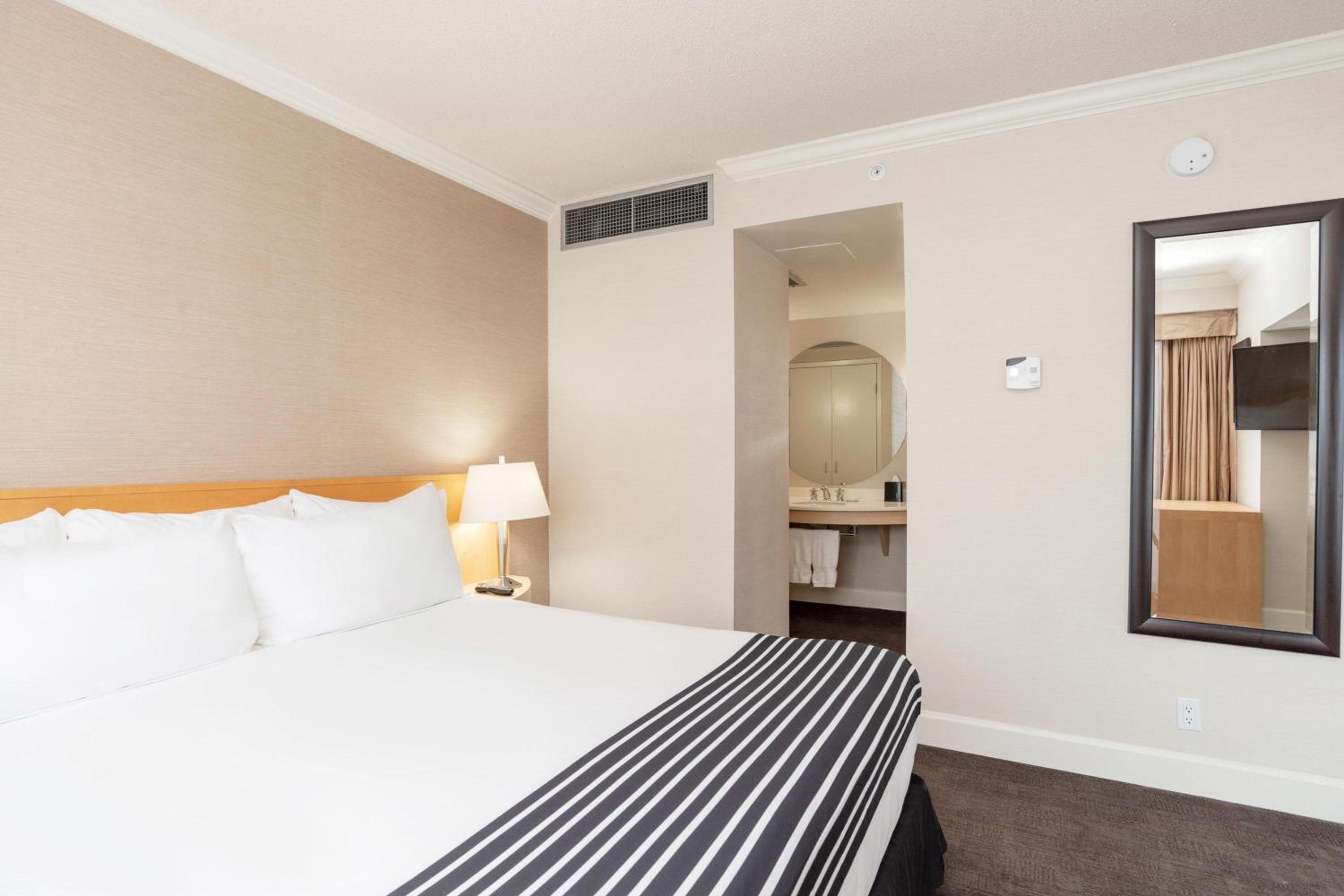 Studio Suite, 1 King Bed, Single Bed, Sofa Bed, Kitchenette - Photo 2