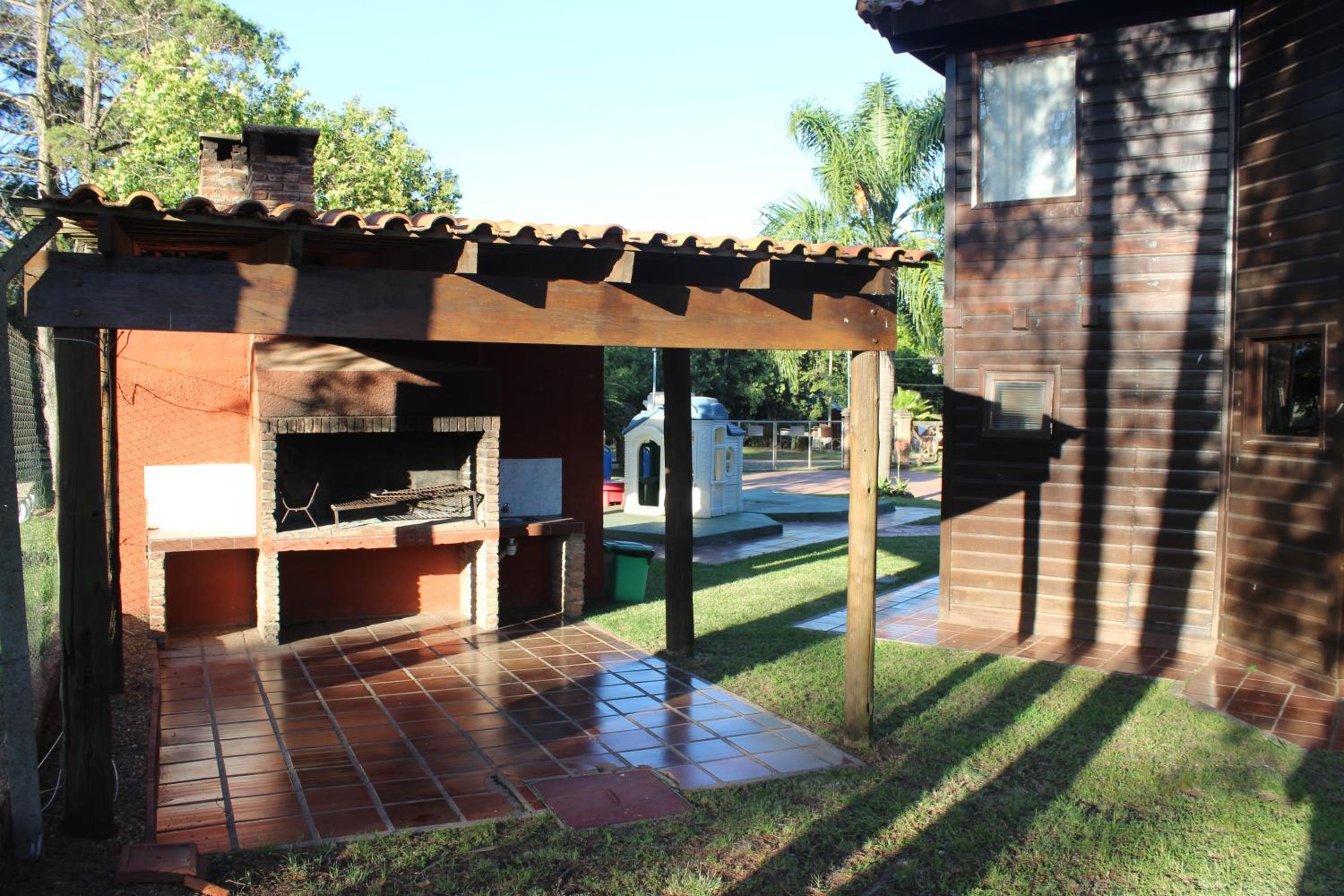 Bungalow (6 Adults)