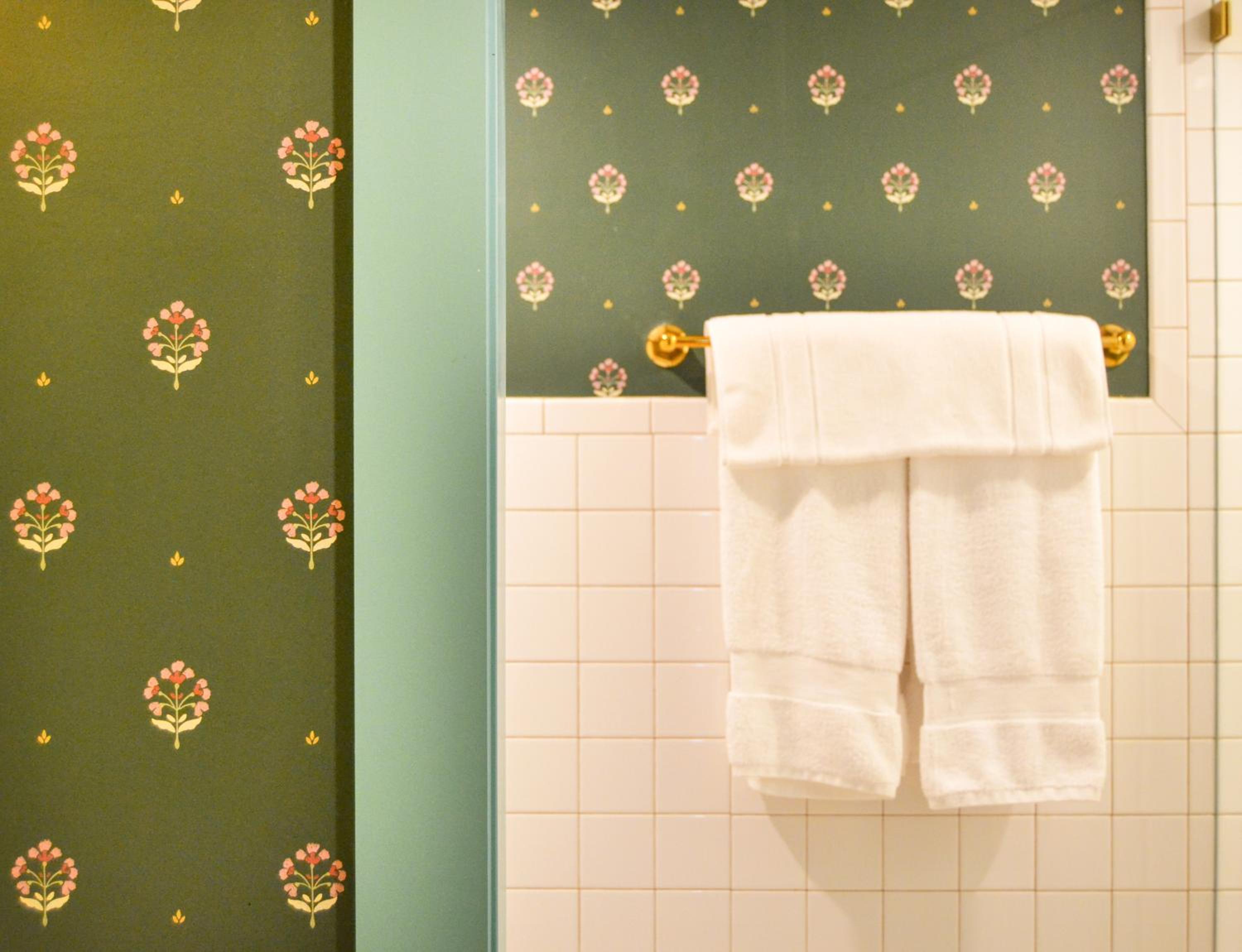 Deluxe Queen Room - Photo 3