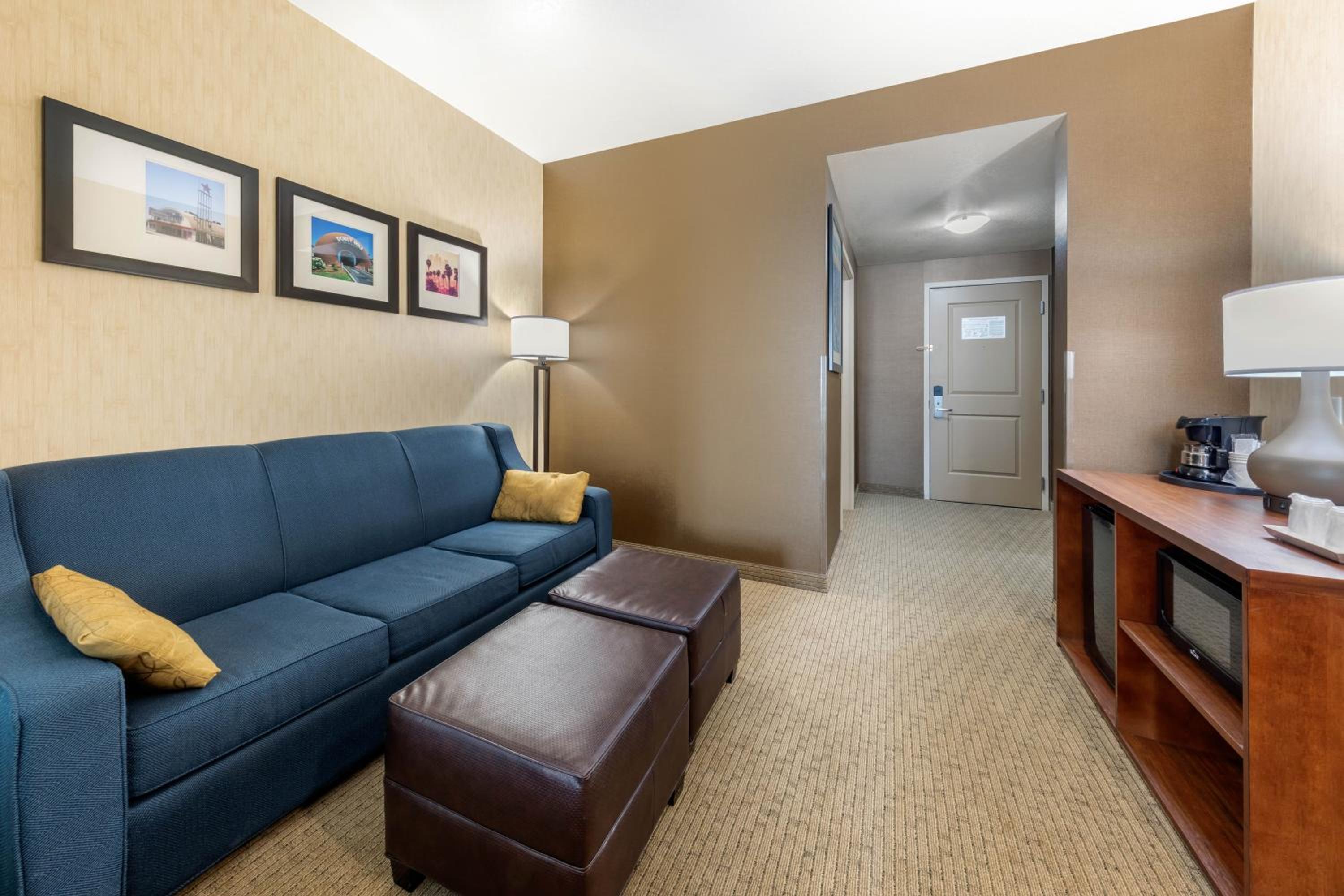 Two Bedroom Suite, 2 King Beds with Sofa Bed, Non Smoking - Photo 3