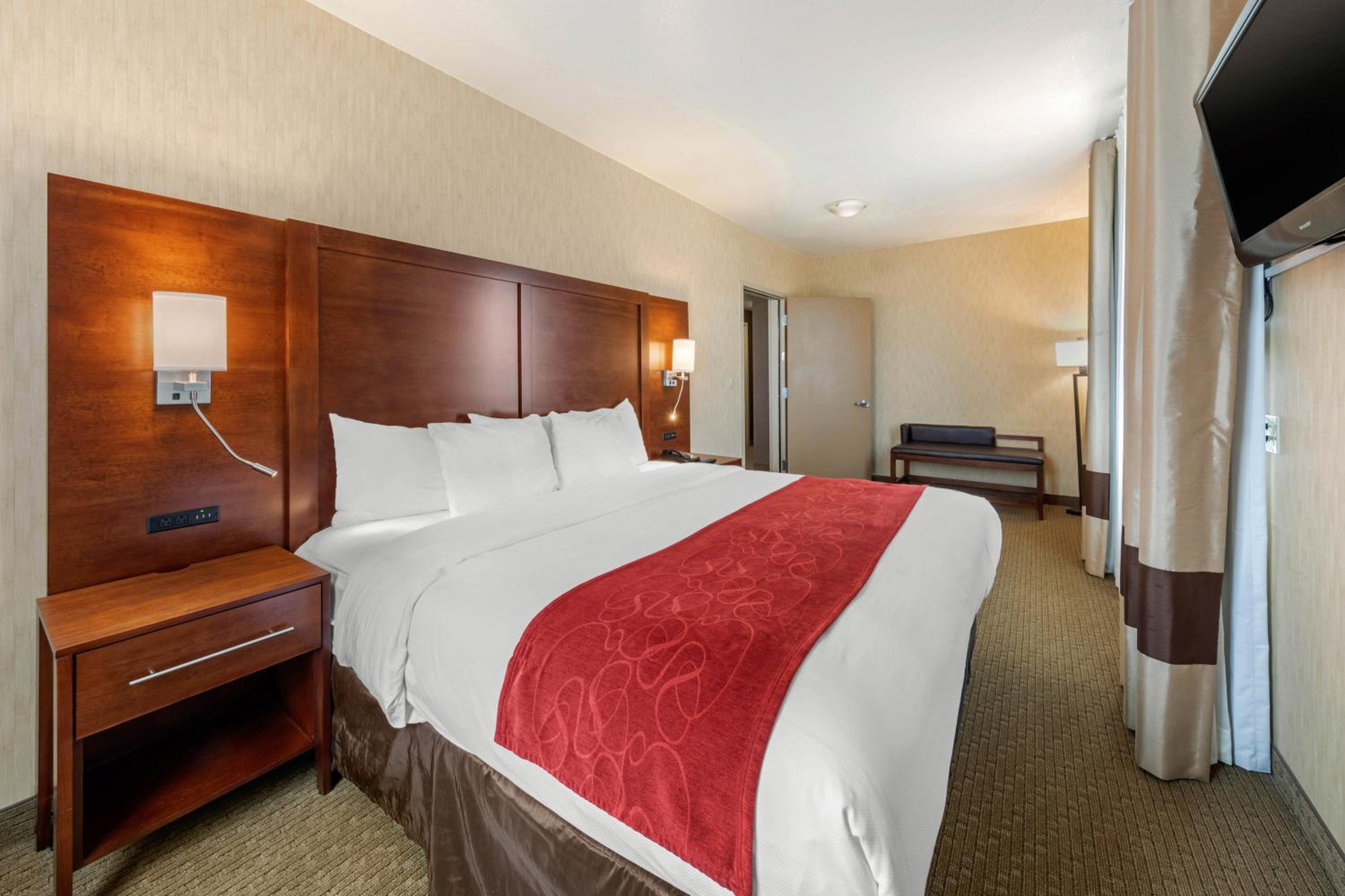 Two Bedroom Suite, 2 King Beds with Sofa Bed, Non Smoking - Photo 1