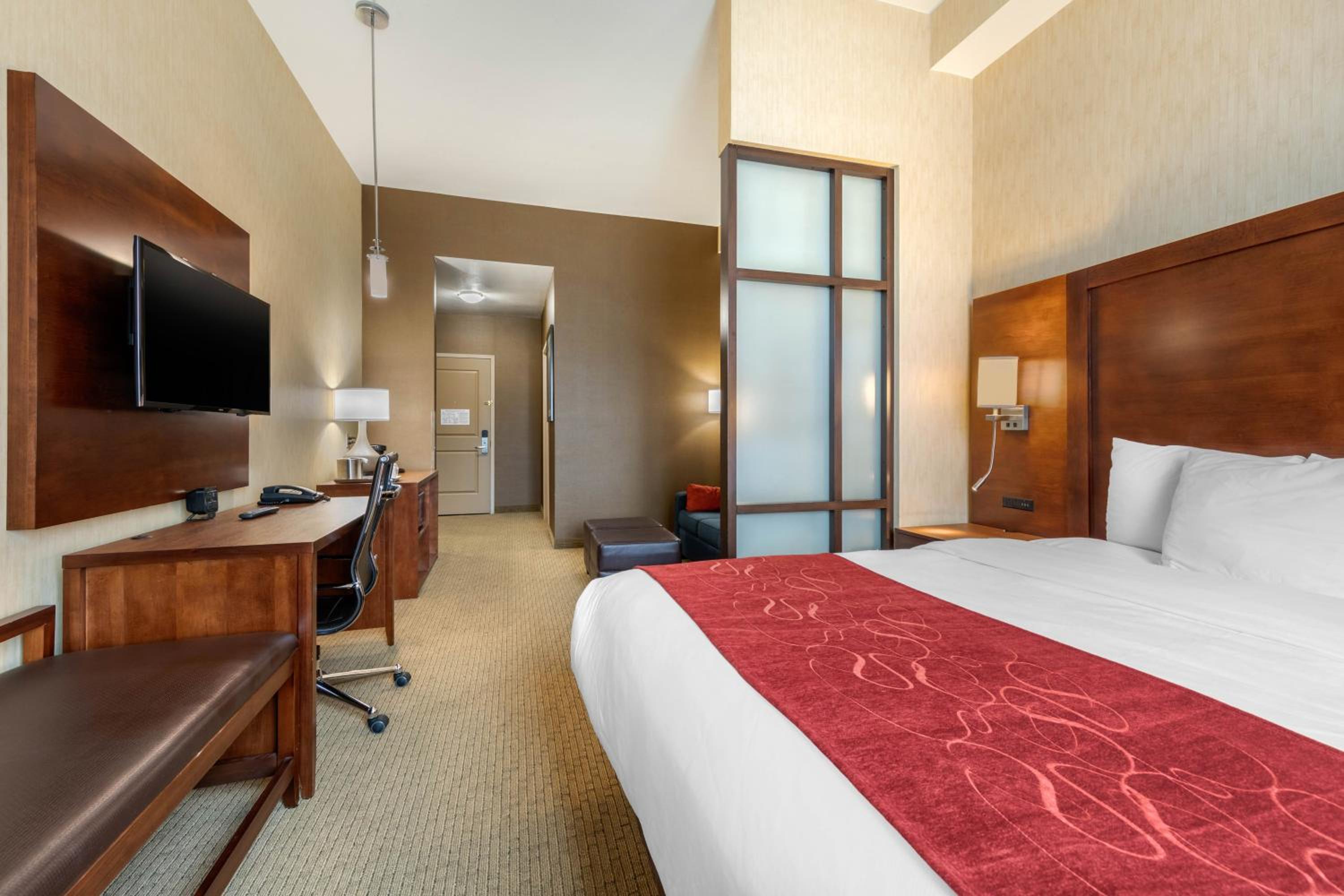 Suite, 1 King Bed with Sofa Bed, Non Smoking - Photo 7