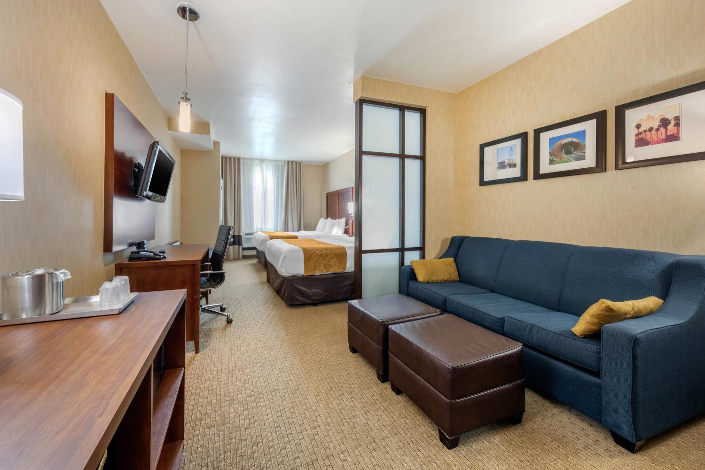Suite, 2 Queen Beds with Sofa Bed, Accessible Roll-In Shower, Non Smoking photo 1