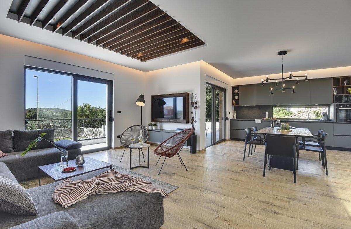 Three-Bedroom Villa photo 1