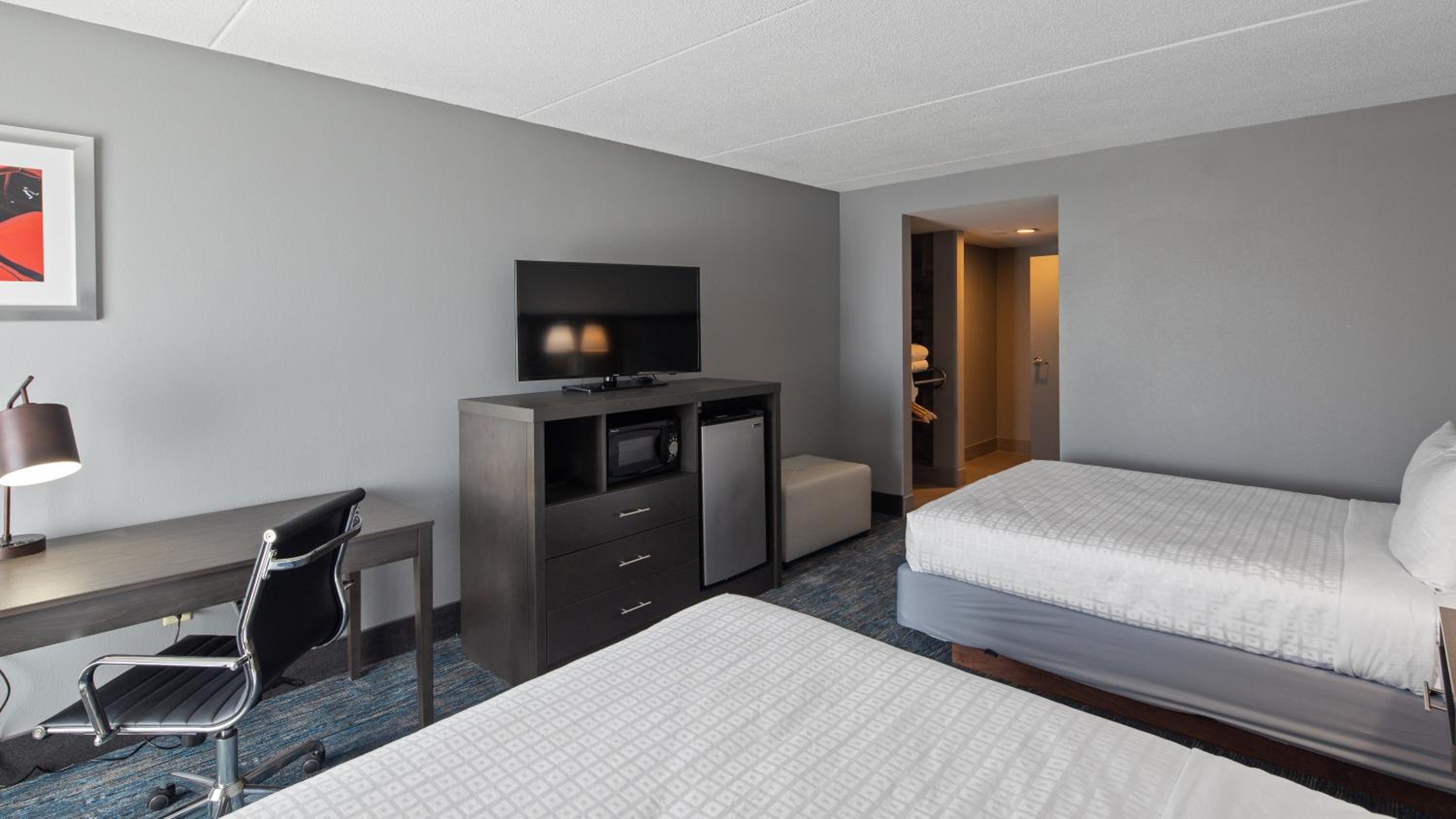 Executive Queen Room with Two Queen Beds - Non-Smoking - Photo 3