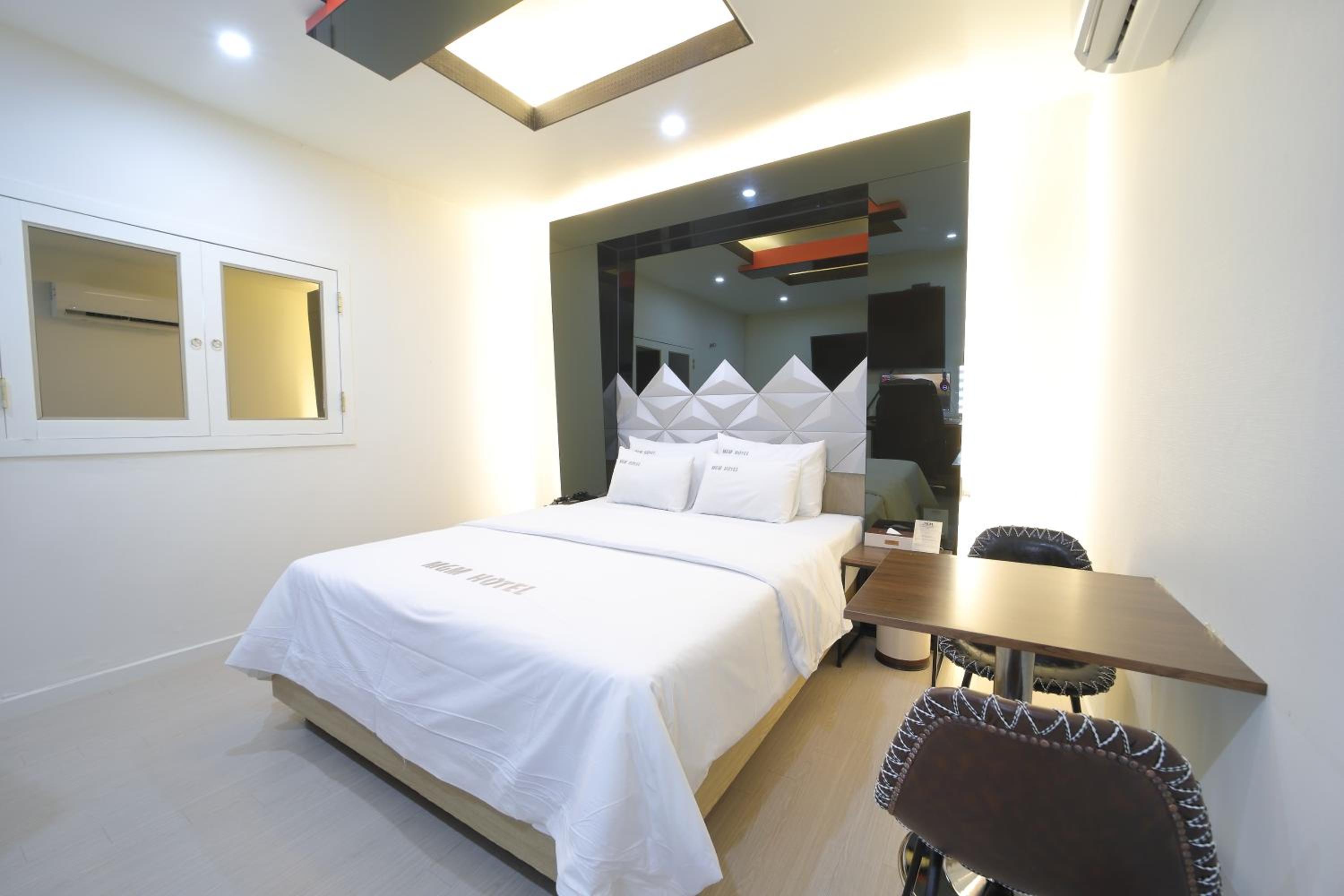 Deluxe Double Room - Photo 7