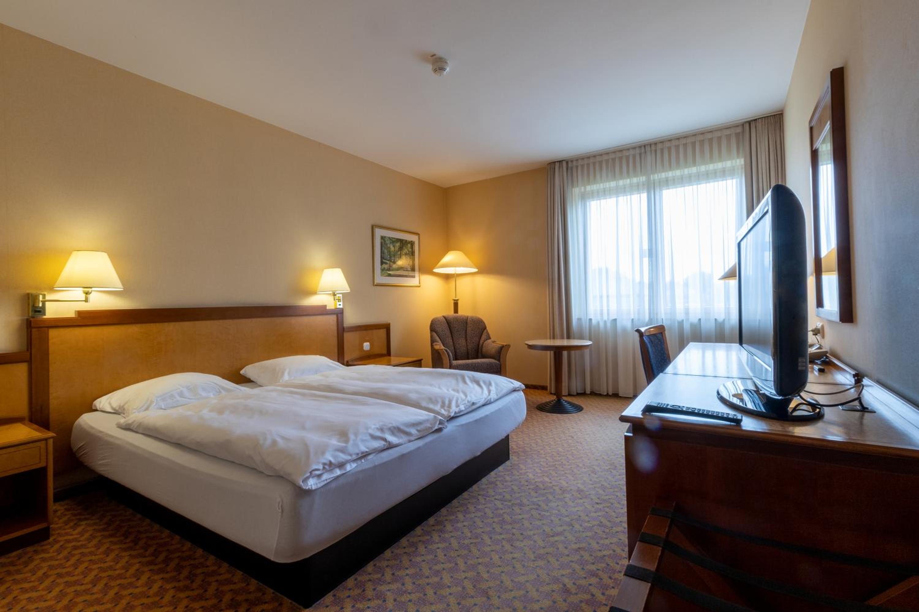 Standard Double Room - Photo 12