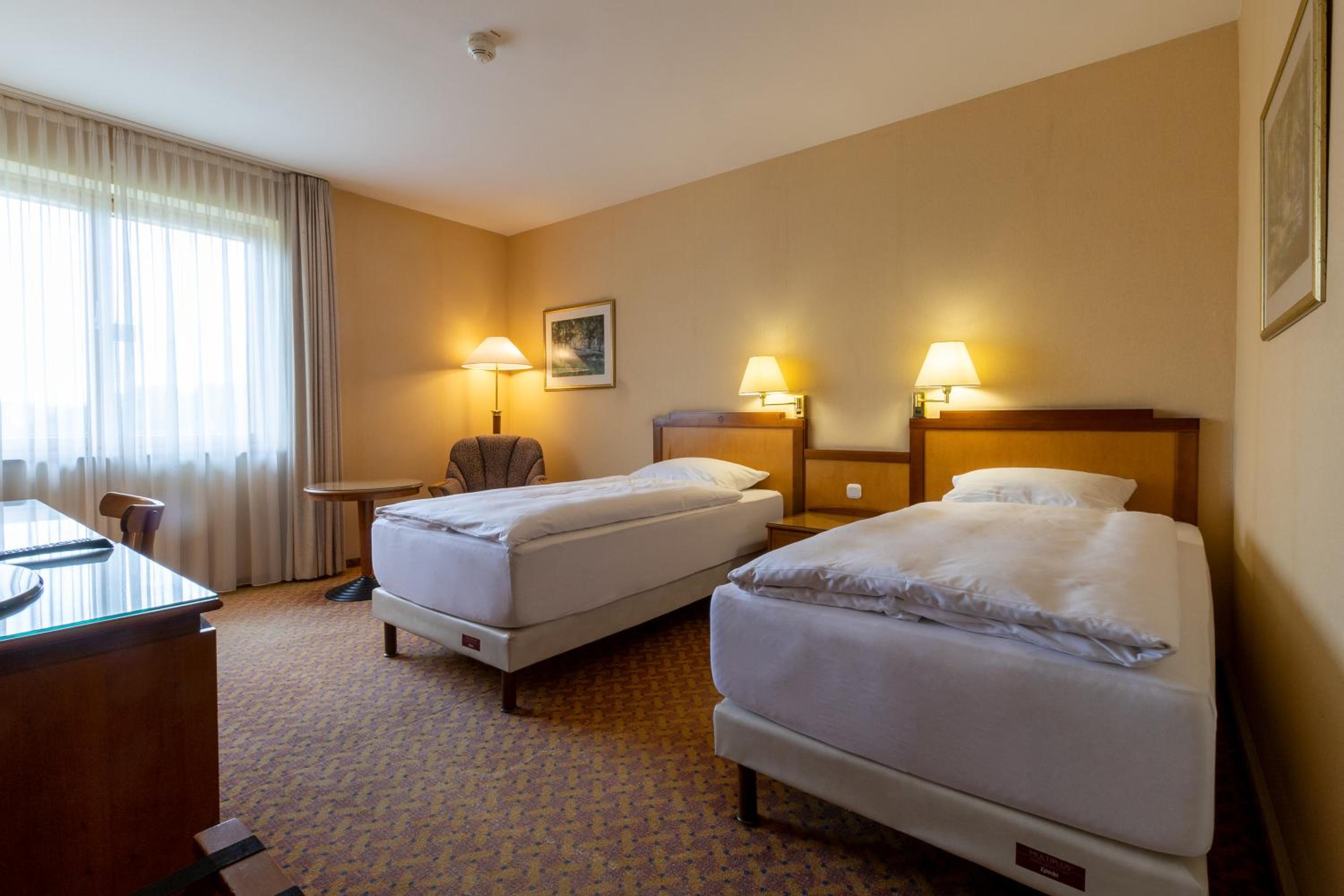 Standard Twin Room - Photo 6