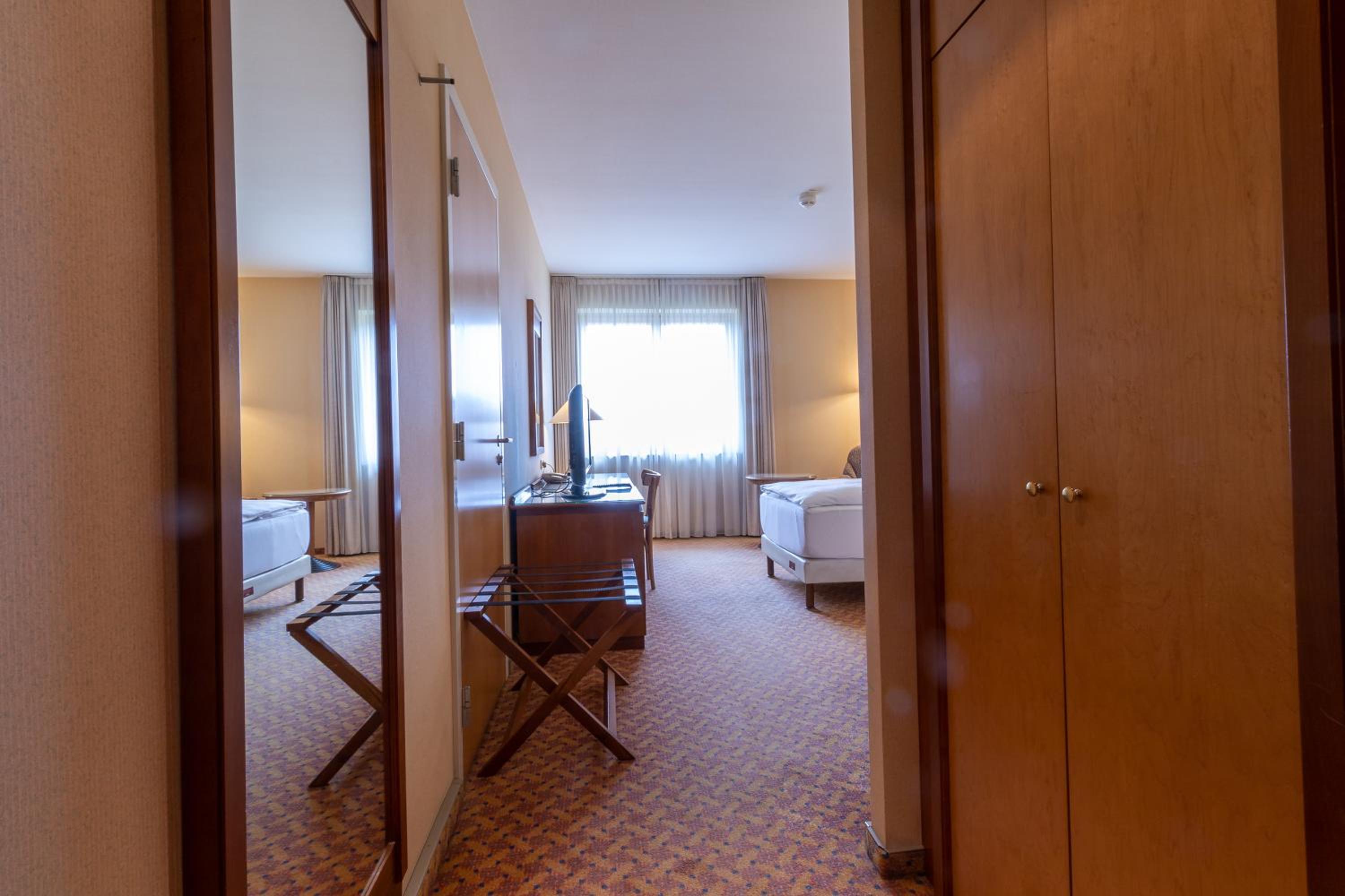 Standard Twin Room - Photo 5