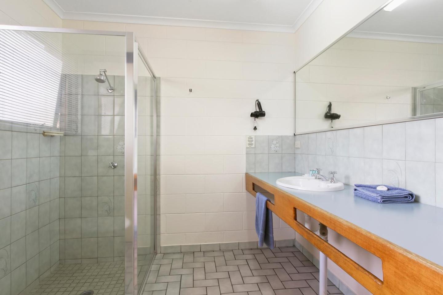 Deluxe Double or Twin Suite photo 2