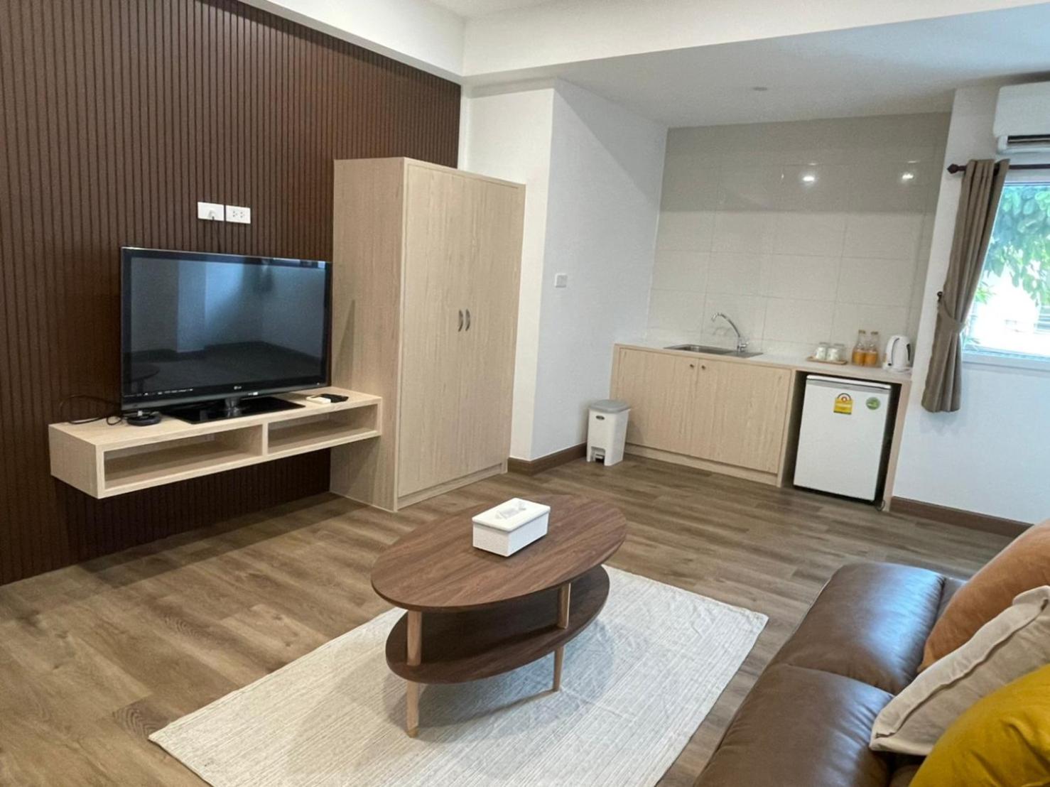 Superior Family Room - Photo 1