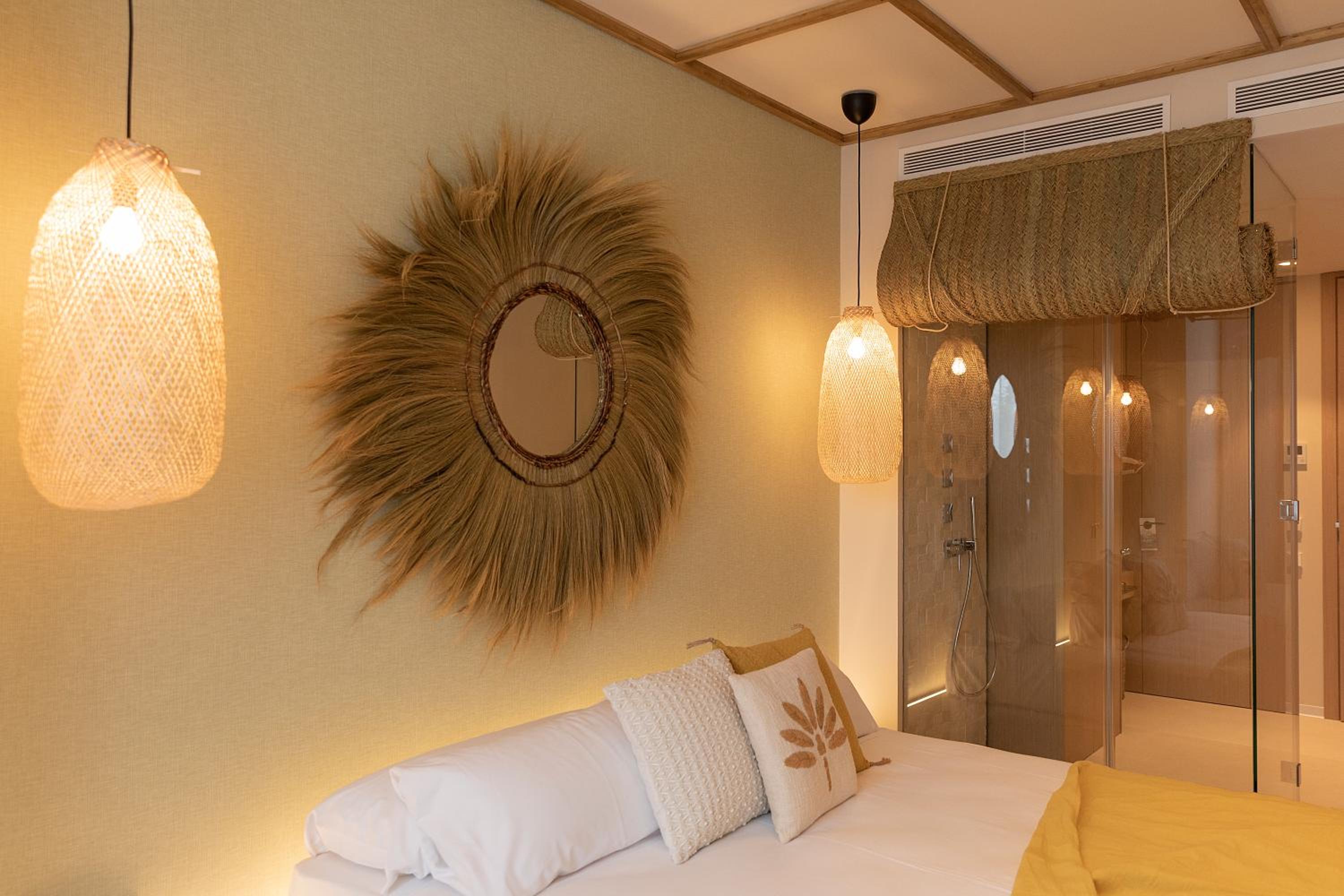 Superior Double Room with City View - Photo 12