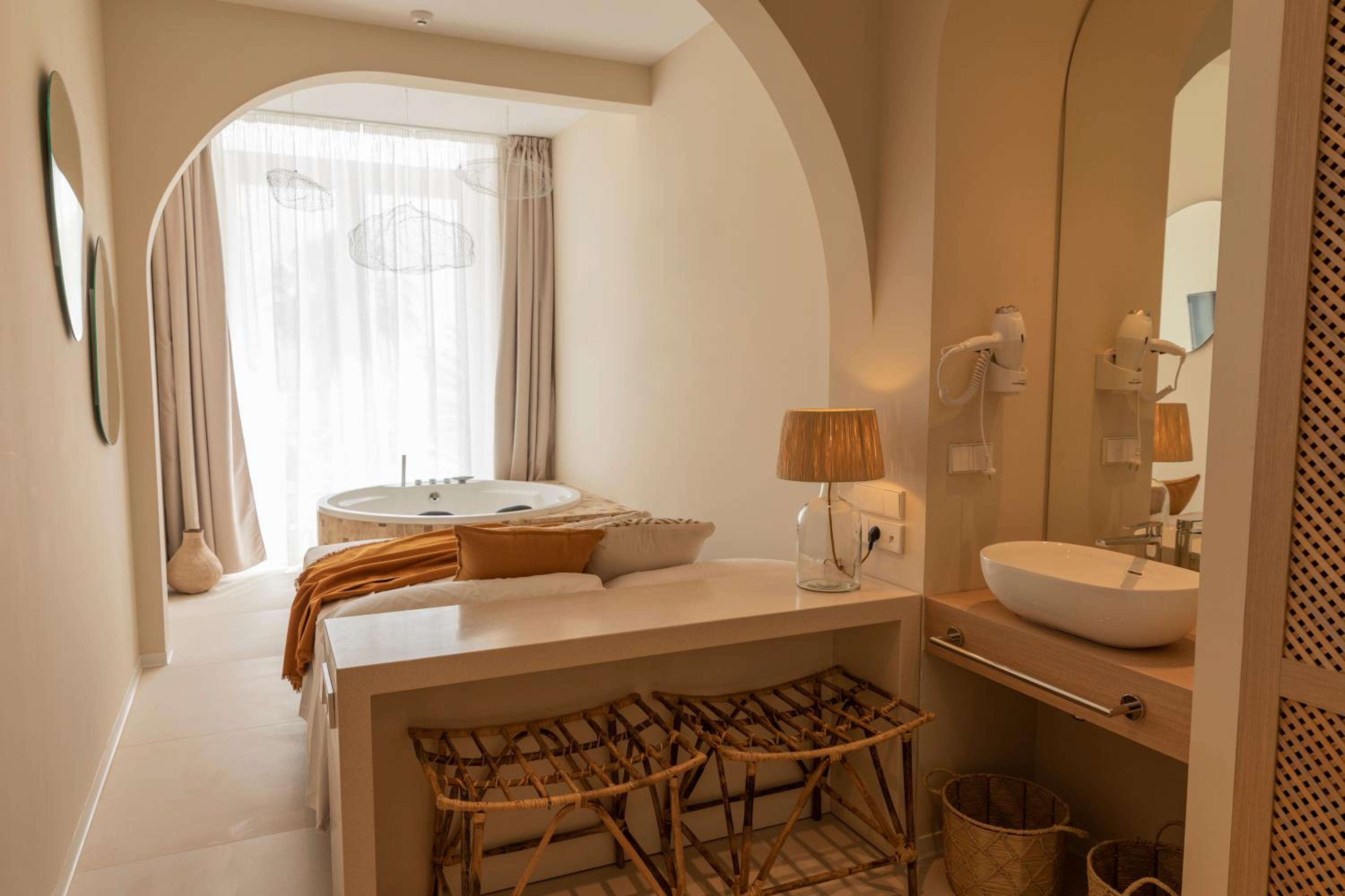 Junior Suite with Sea View - Photo 5