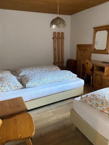 Triple Room with Private Bathroom - Photo 3