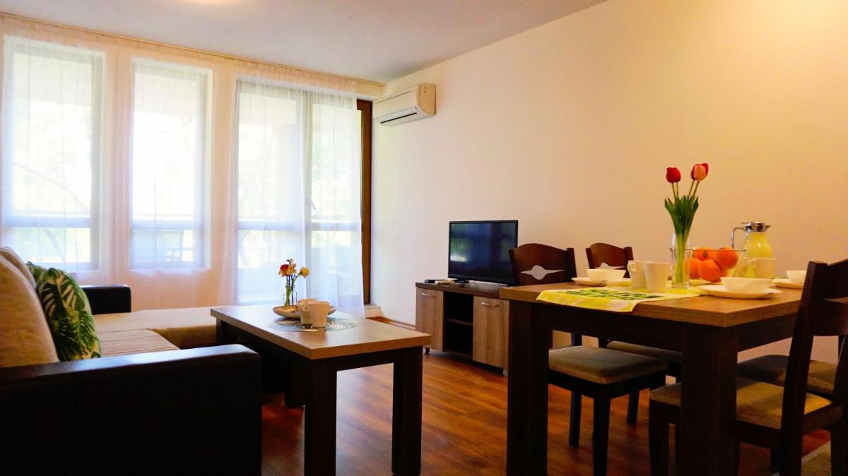 Apartment with Balcony photo 2