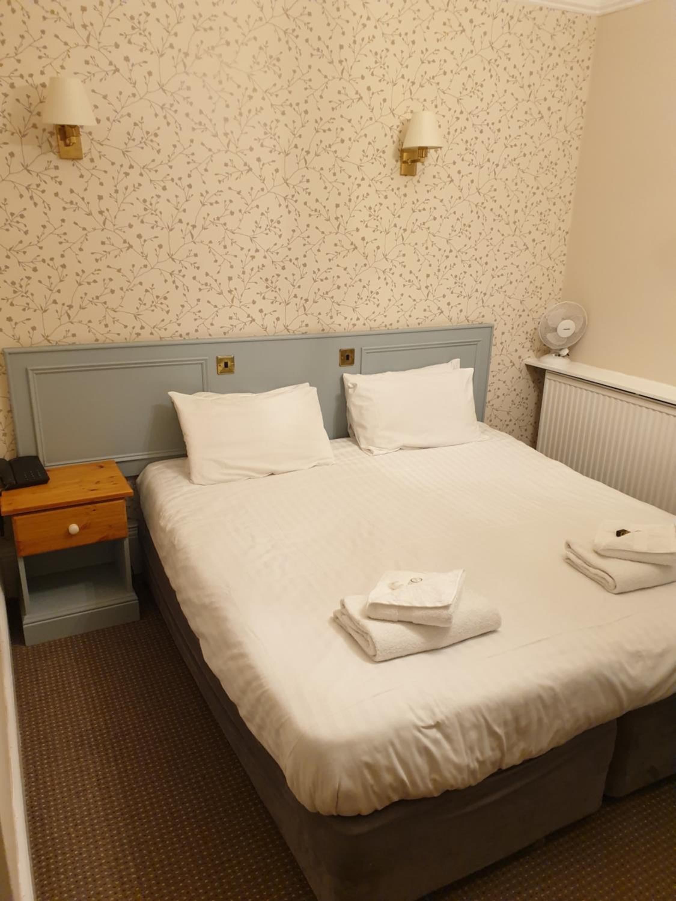 Double or Twin Room with Shower