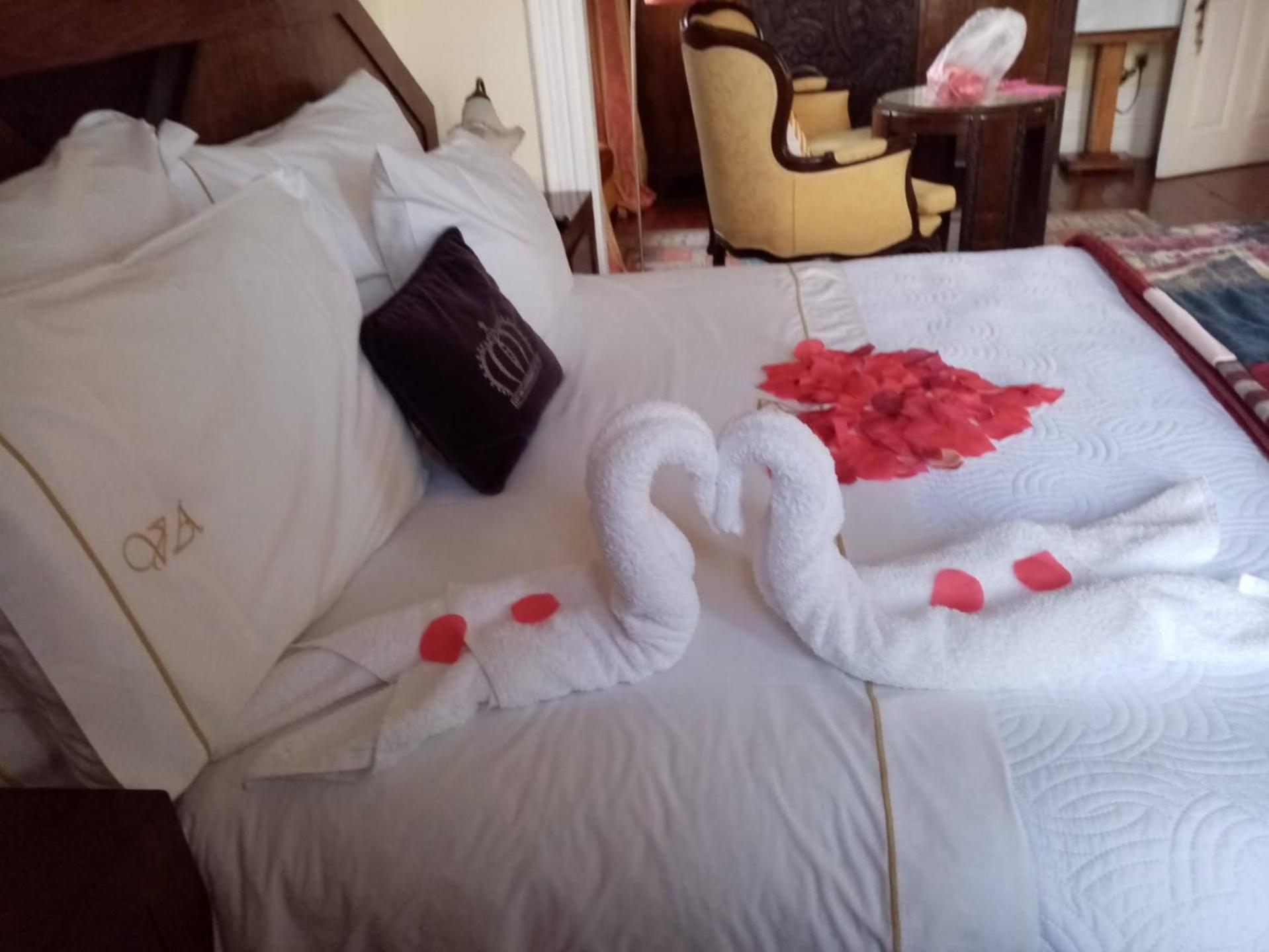Suite with Hot Tub - Photo 8