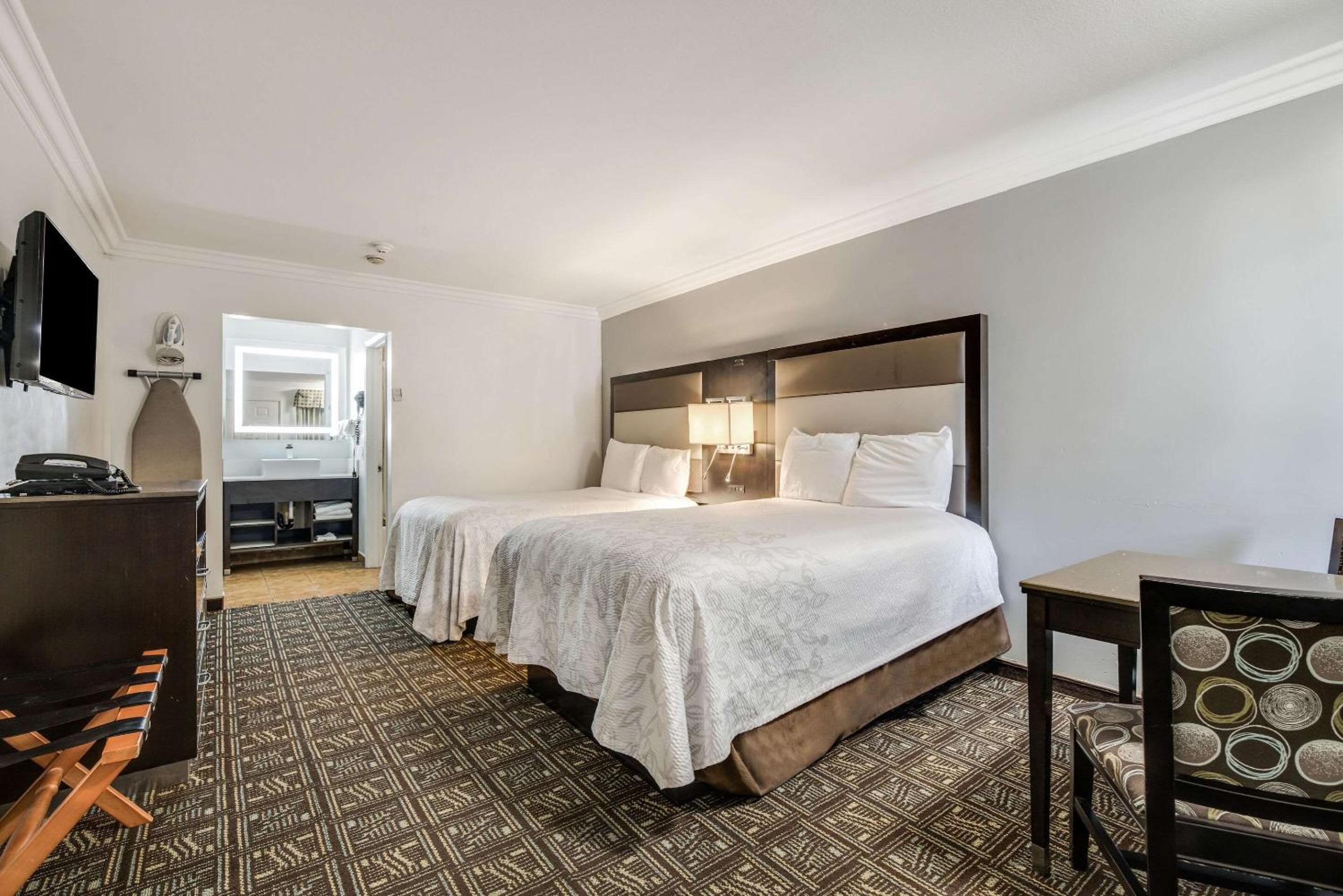 Standard Double Room with Two Double Beds - Non-Smoking photo 1