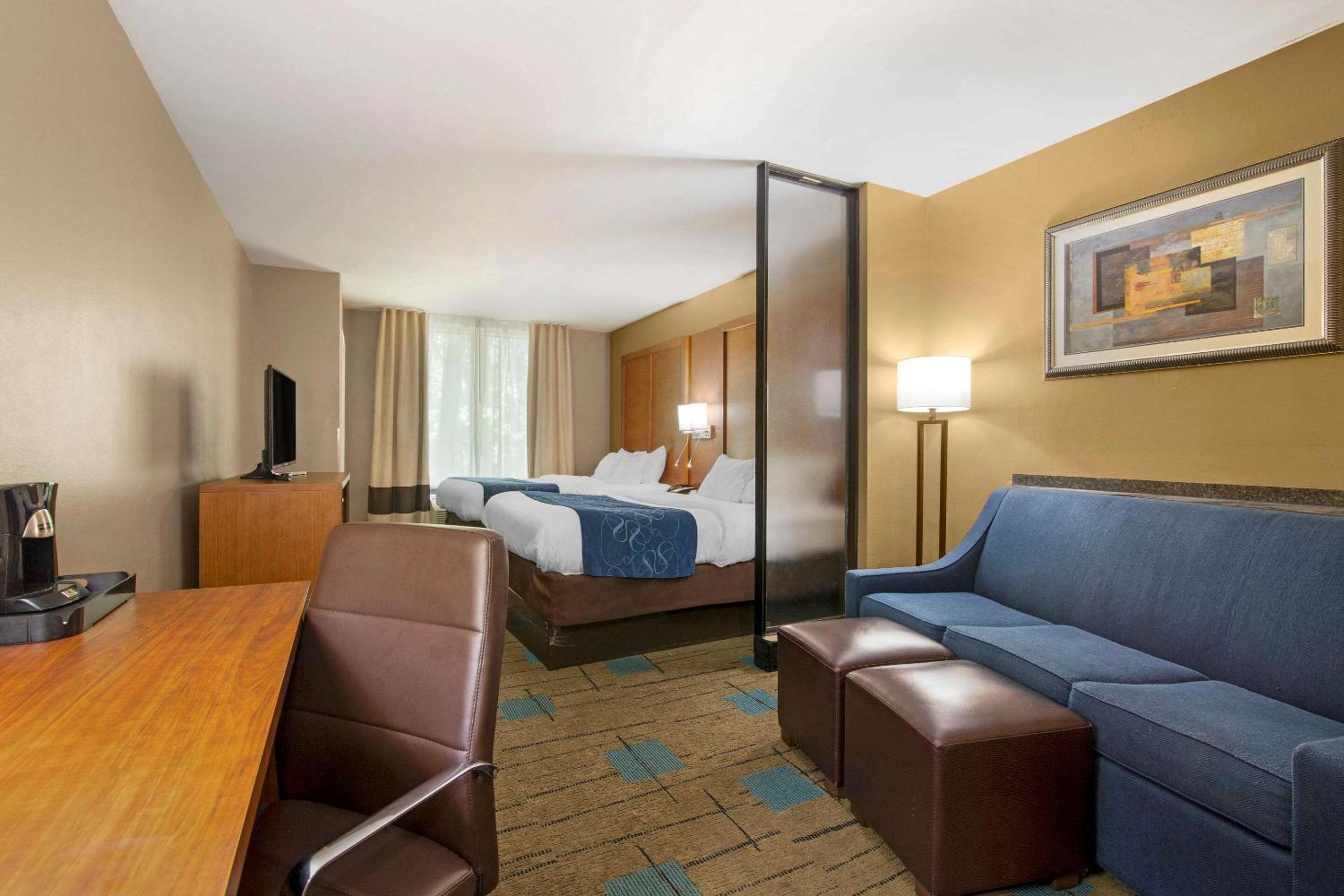 Queen Suite - Photo 1