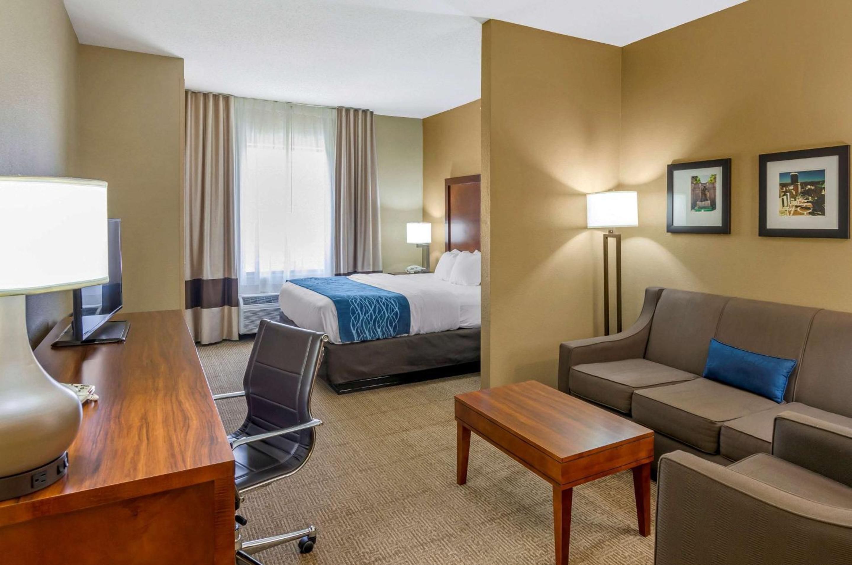 King Suite - Accessible/Non-Smoking