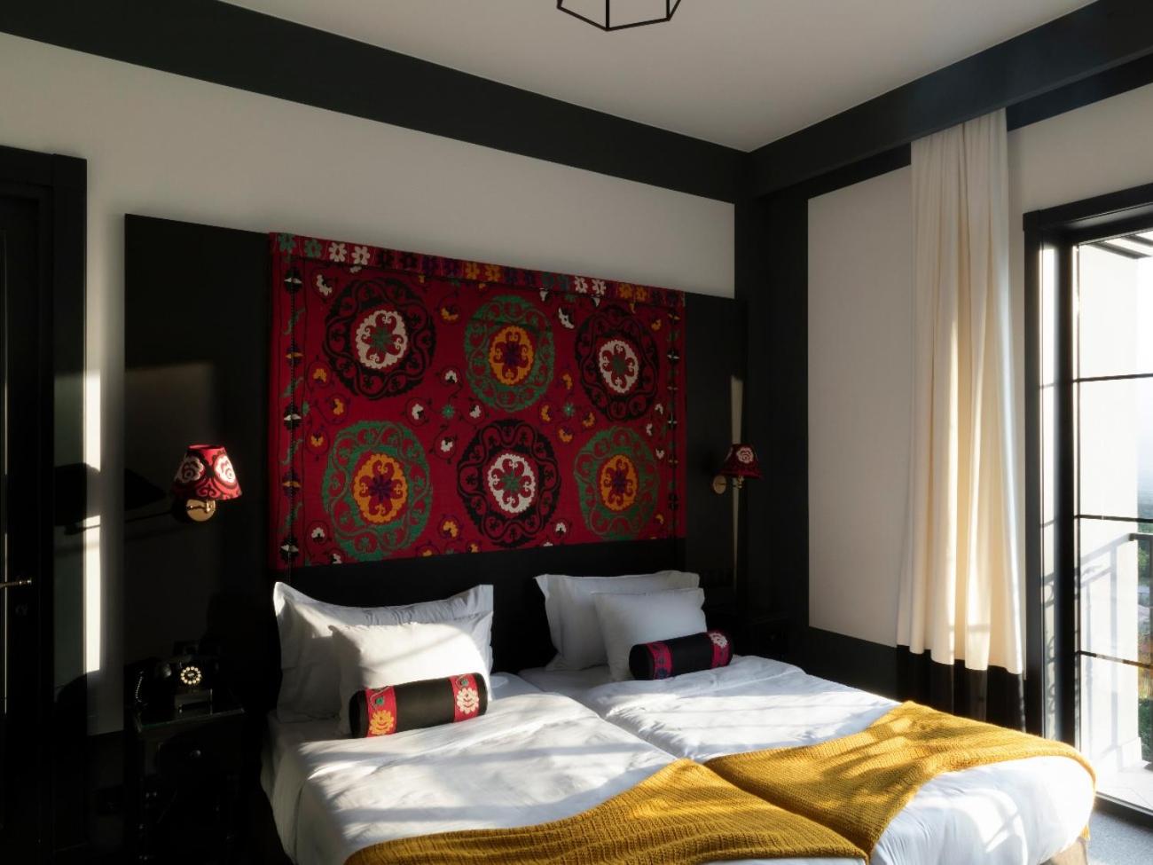Deluxe Family Room - Photo 2