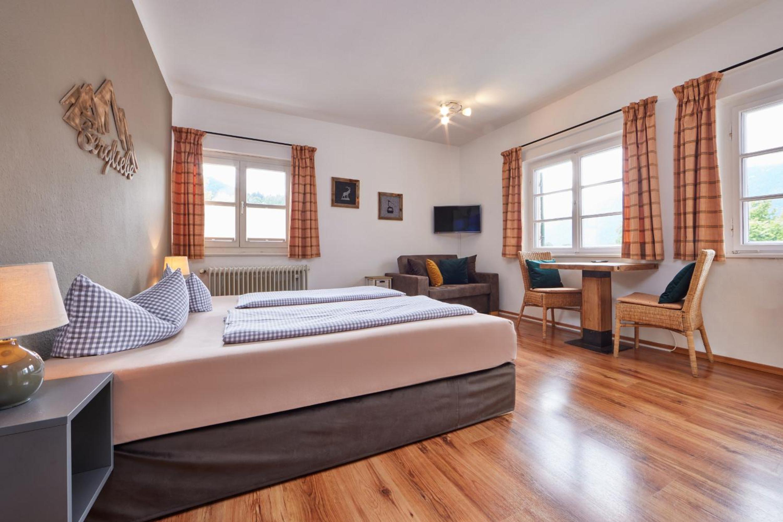Double Room with Shared Bathroom photo 2