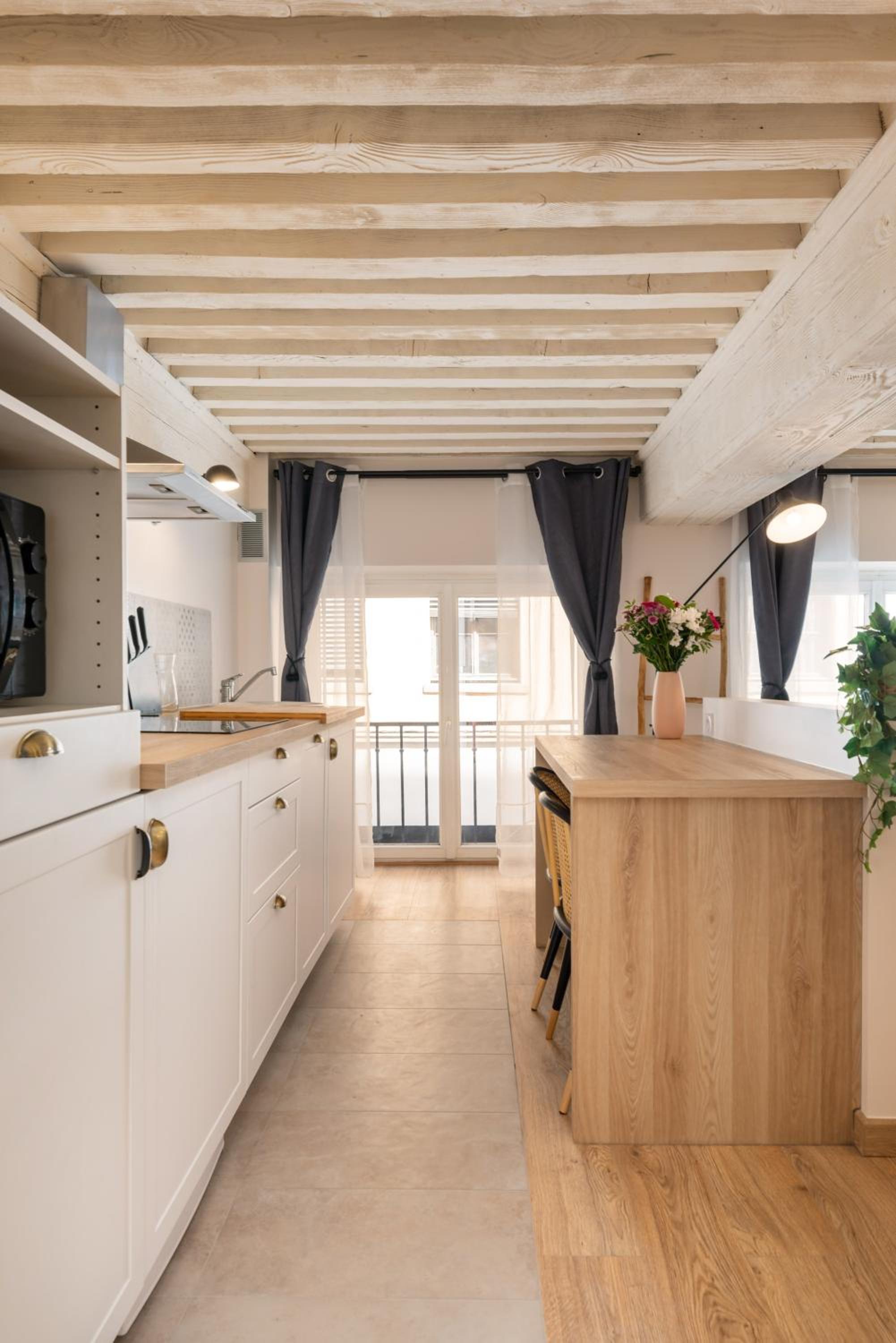 One-Bedroom Apartment - Photo 8