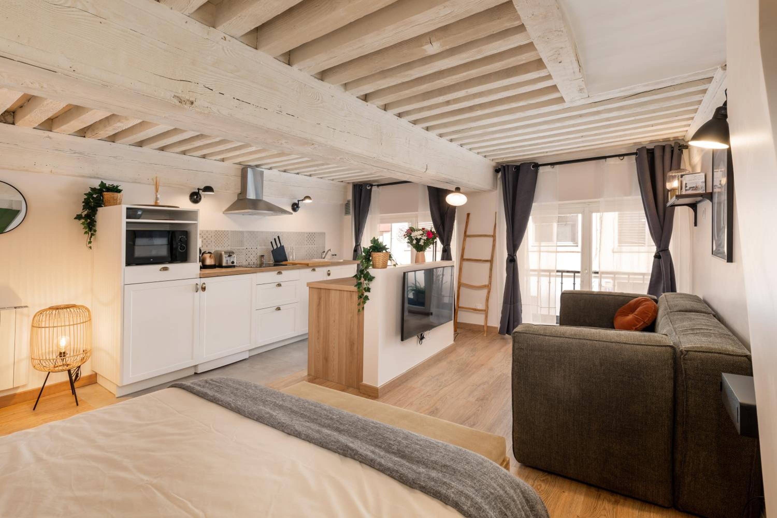 One-Bedroom Apartment - Photo 12
