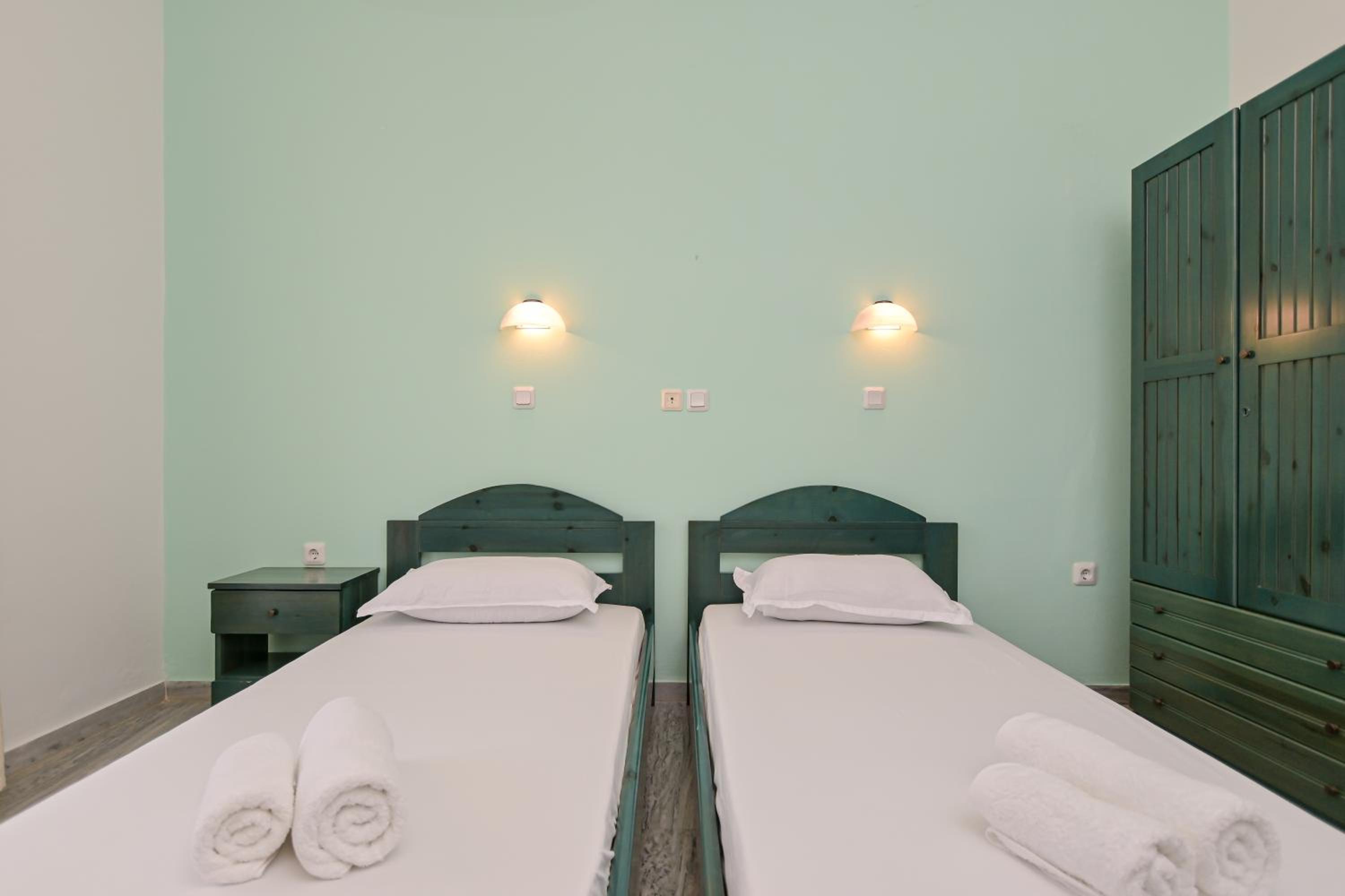 Double Room with Garden View - Photo 10