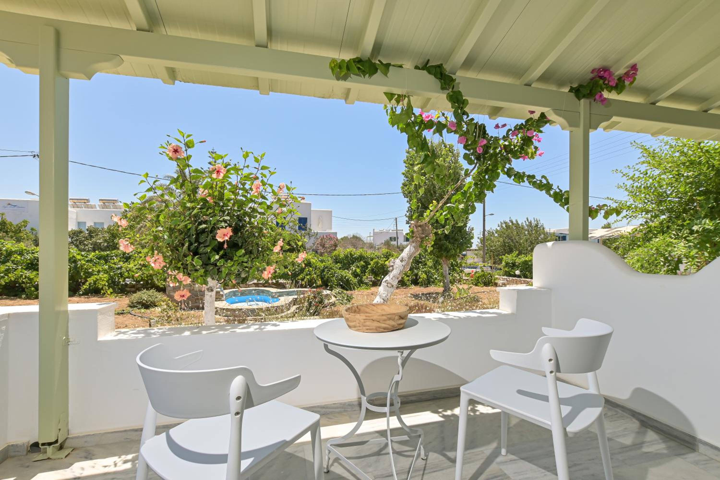 Double Room with Garden View - Photo 8