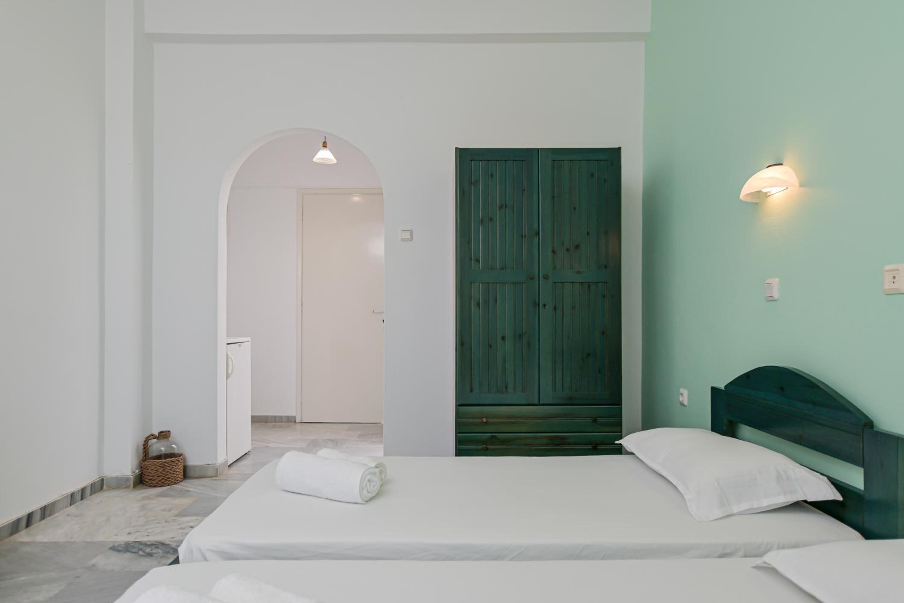 Double Room with Garden View - Photo 6