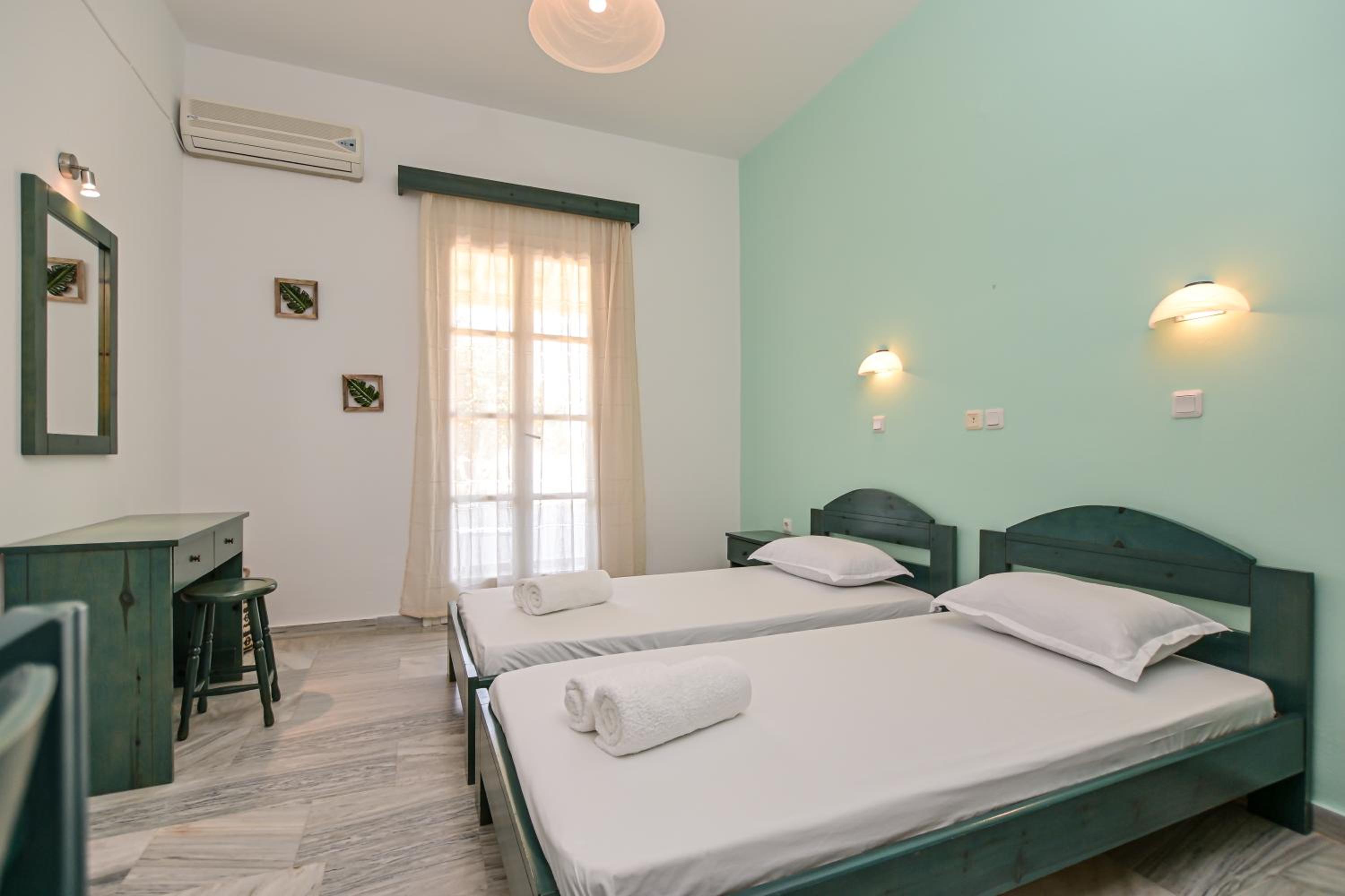 Double Room with Garden View - Photo 5