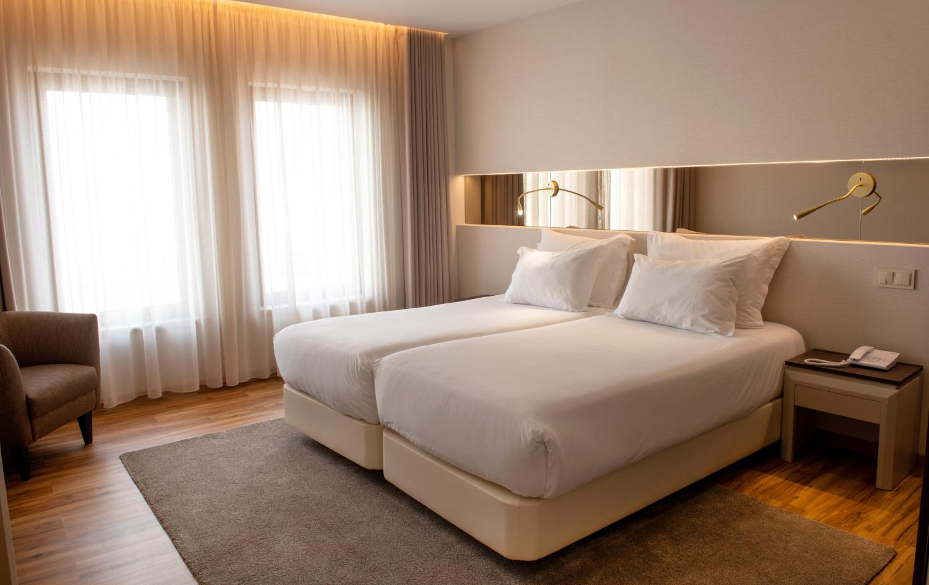 Standard Twin Room - Photo 1