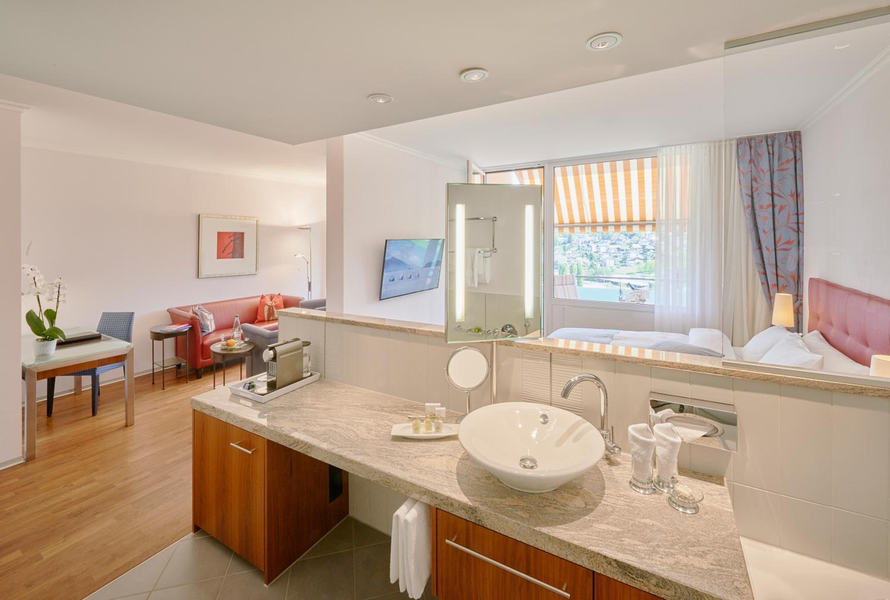 Junior Suite with Bay View - Photo 2