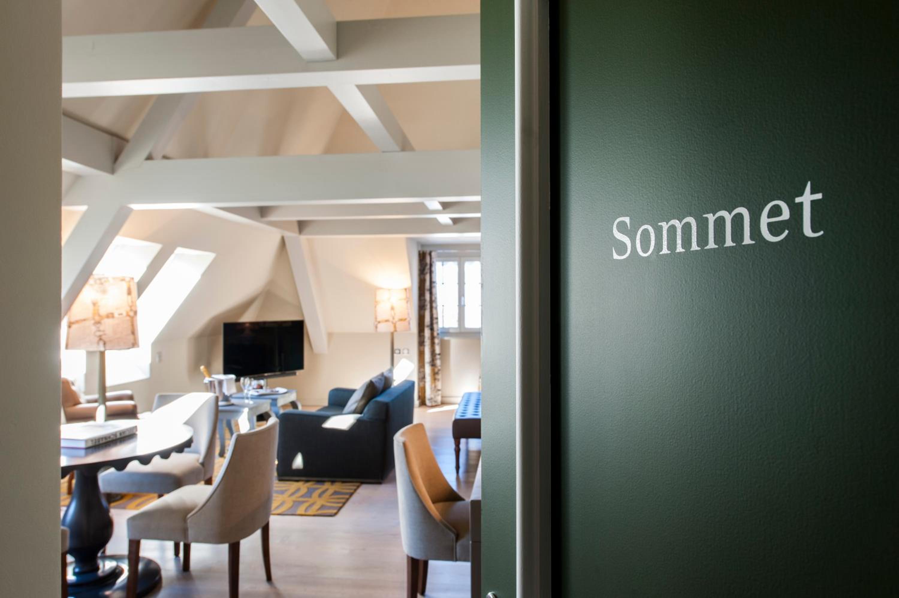 Suite with Mountain View - Photo 3
