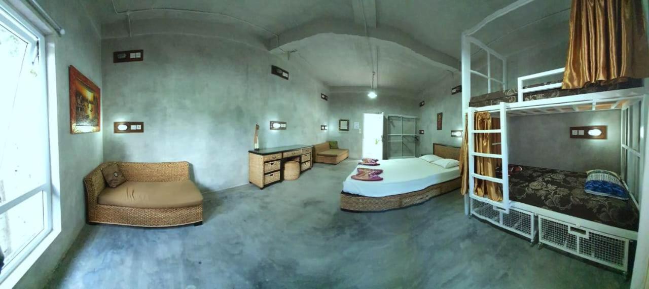 Basic Triple Room with Shared Bathroom photo 3