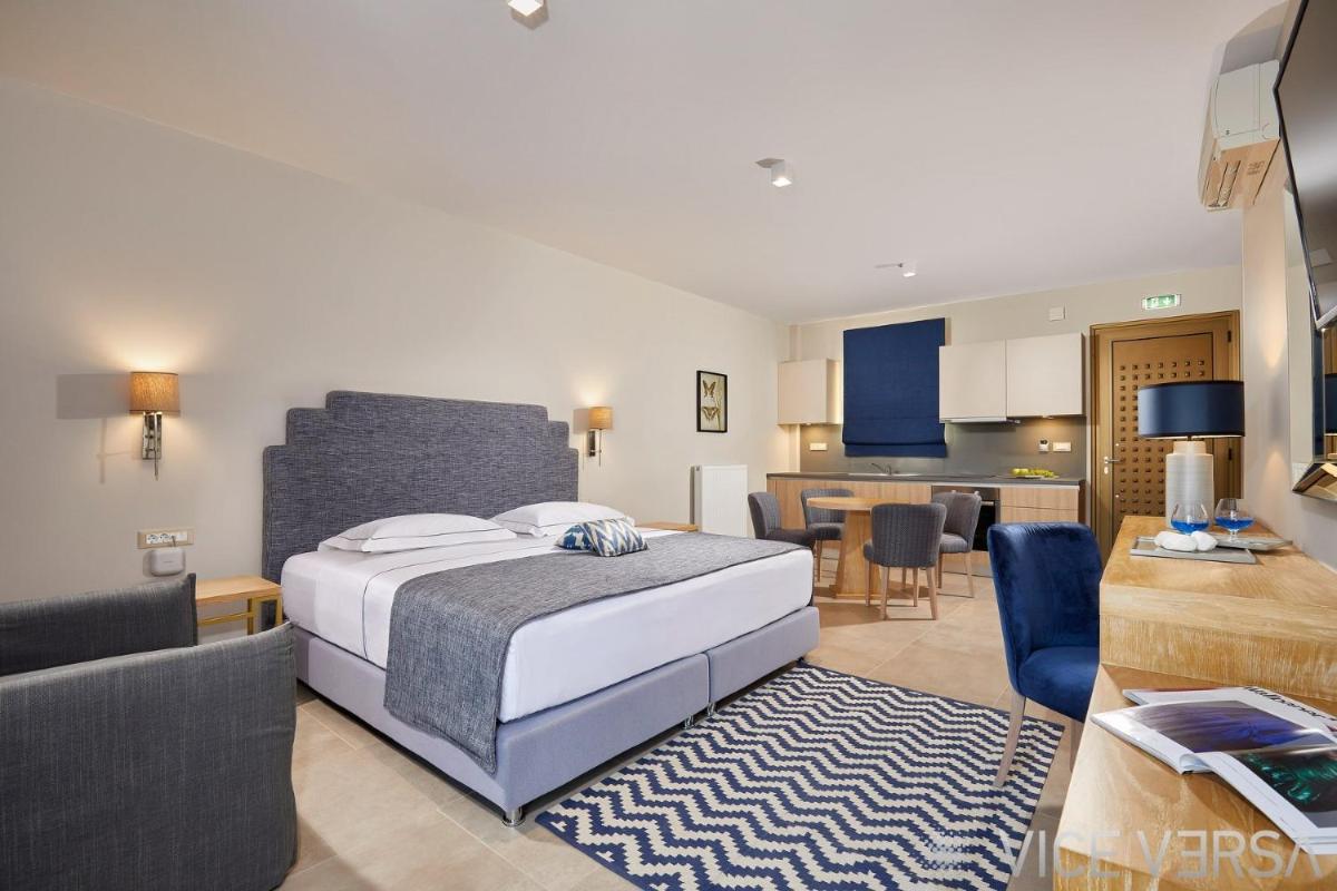 Deluxe Double or Twin Room photo 2